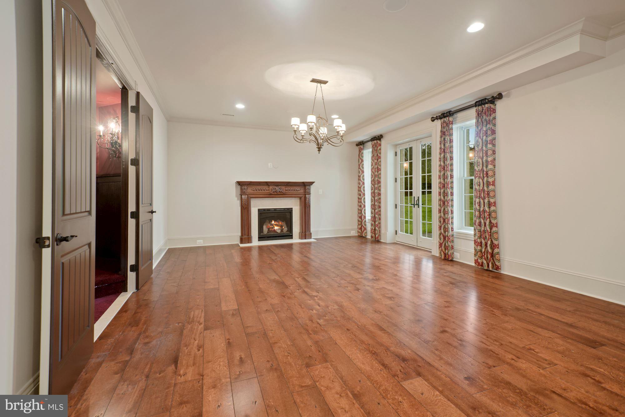 CREIGHTON FARMS - Residential