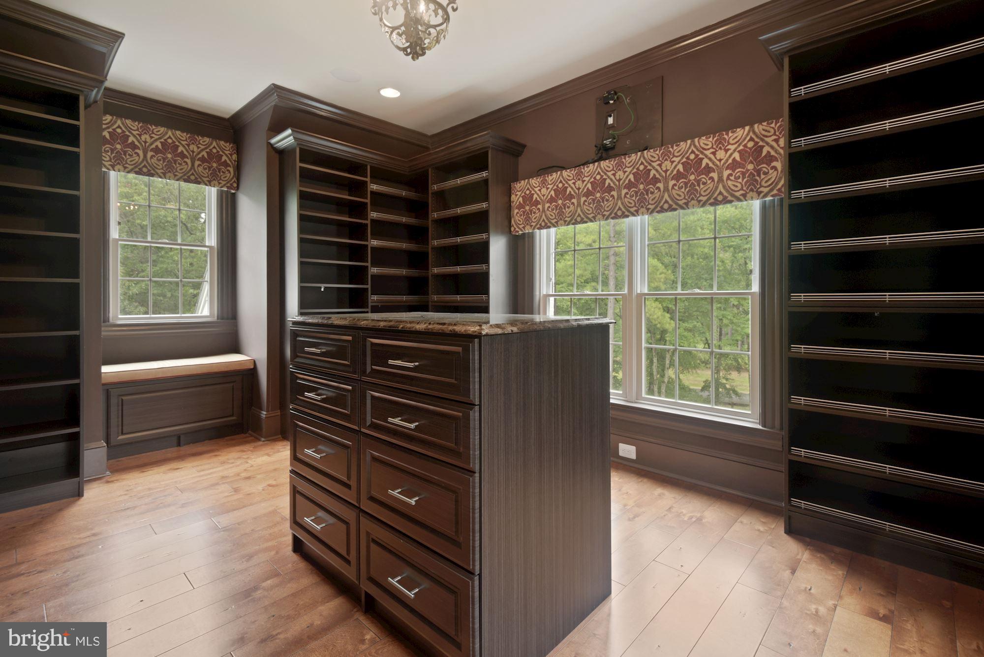 CREIGHTON FARMS - Residential