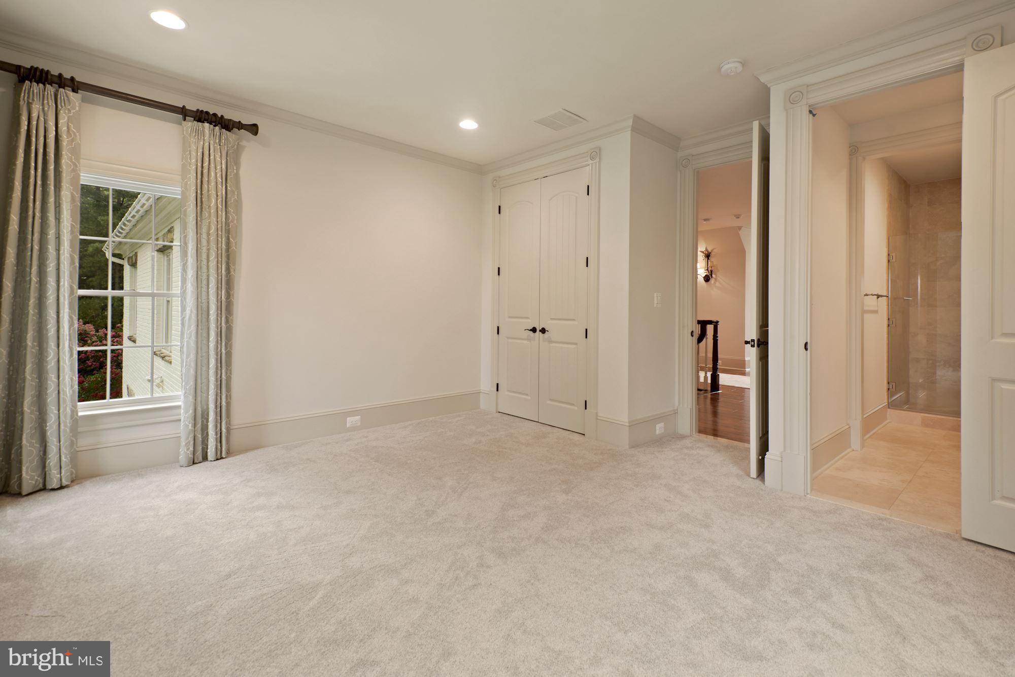 CREIGHTON FARMS - Residential