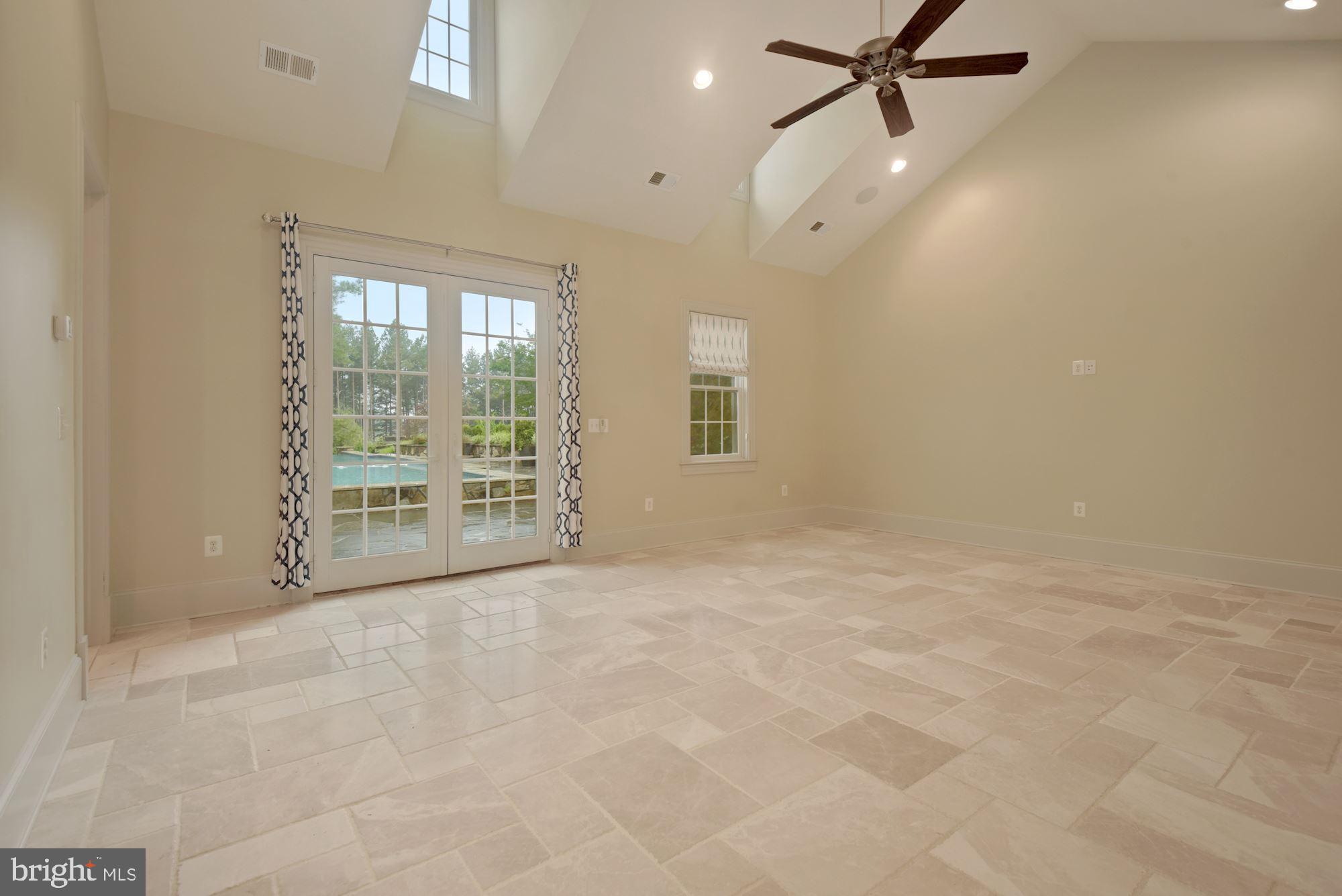 CREIGHTON FARMS - Residential