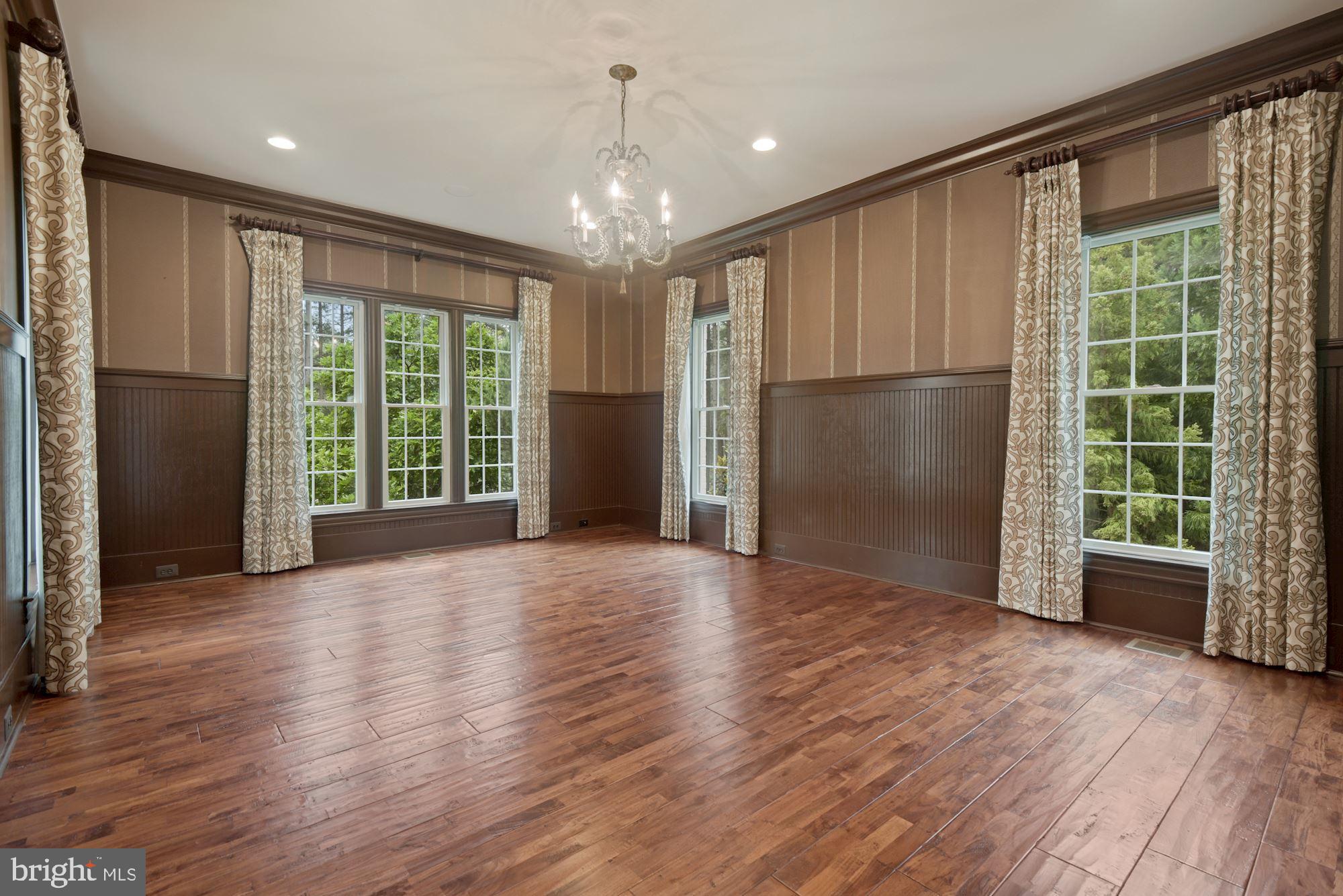 CREIGHTON FARMS - Residential