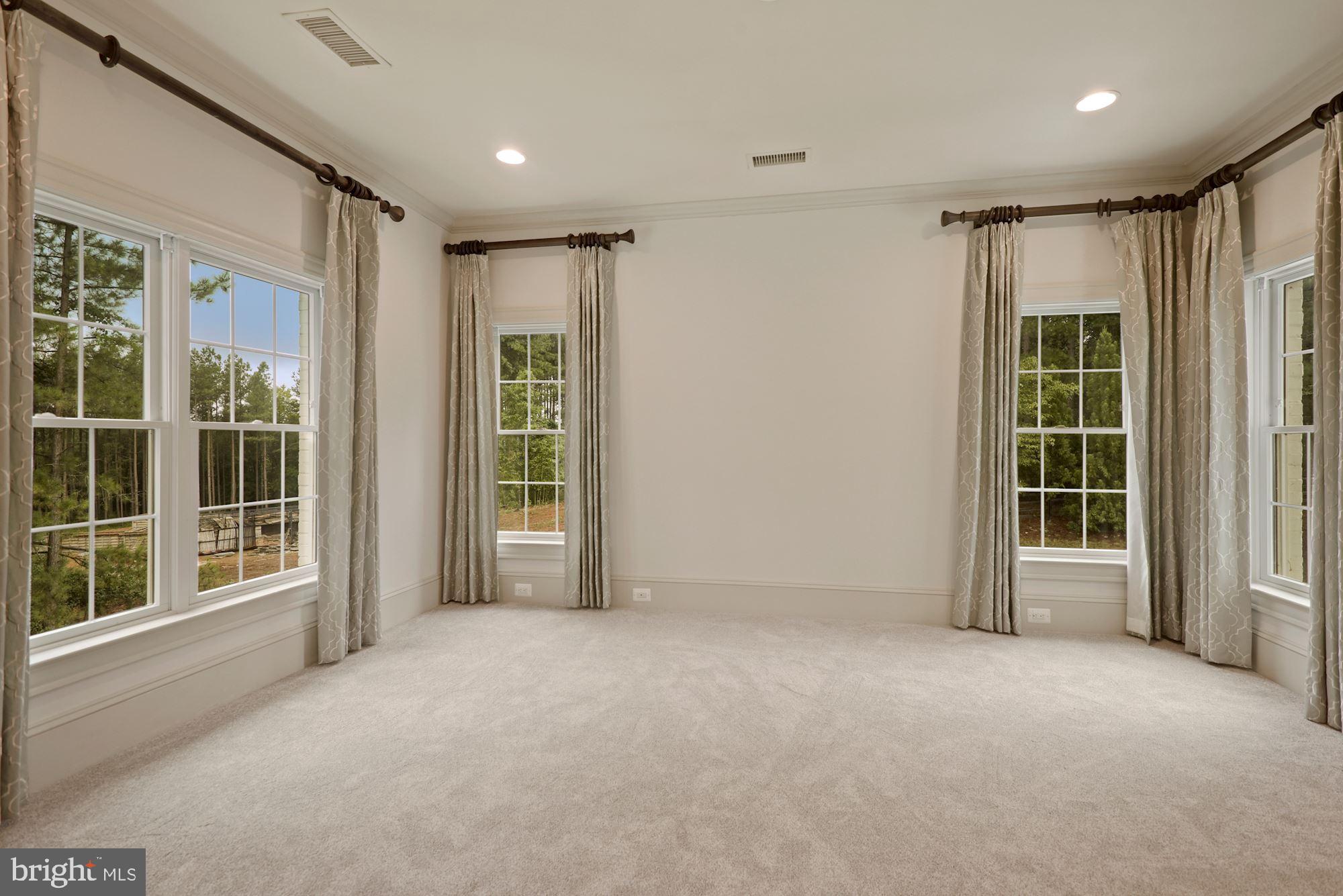 CREIGHTON FARMS - Residential