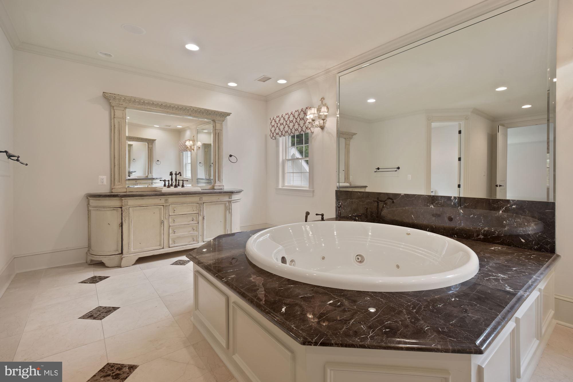 CREIGHTON FARMS - Residential