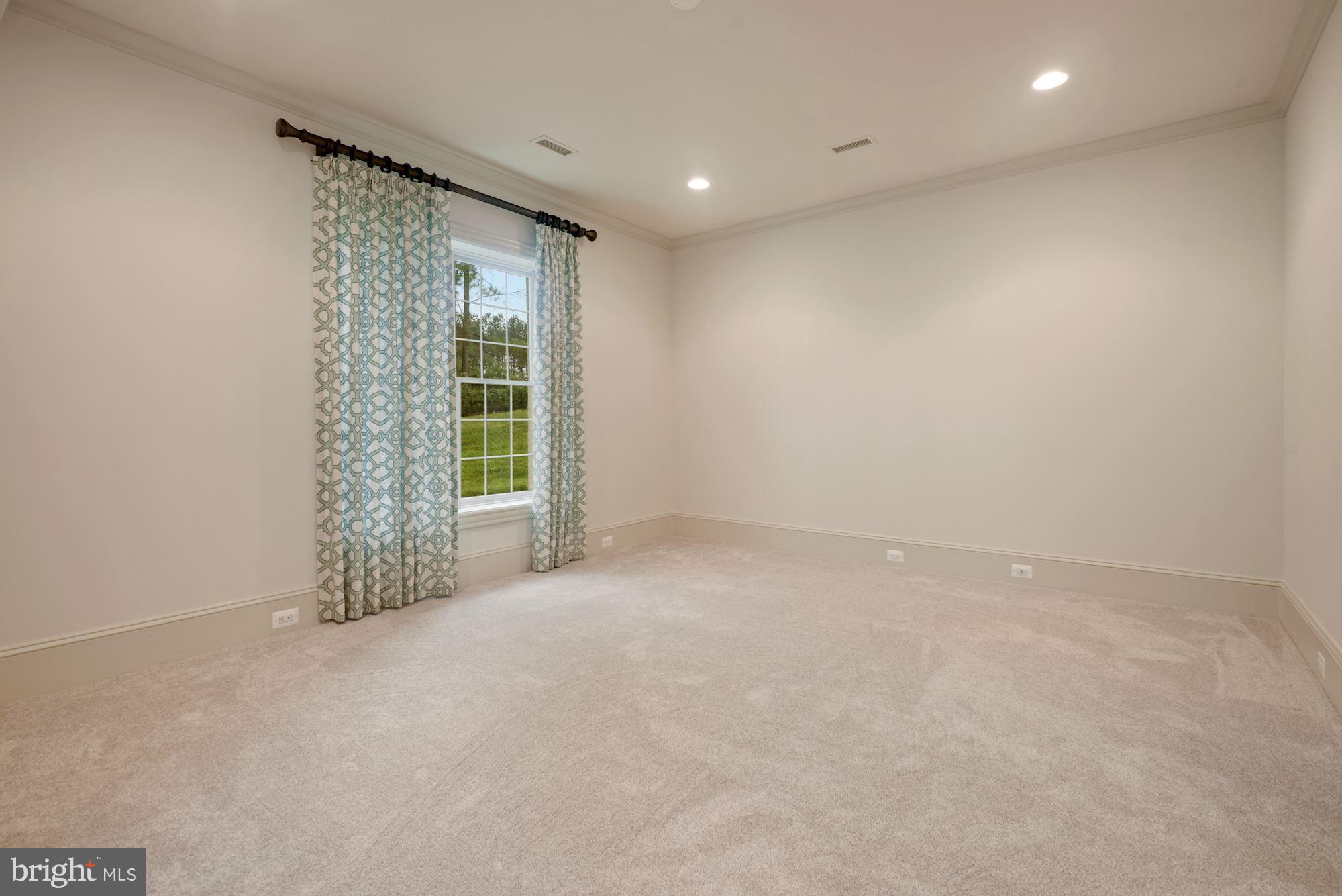 CREIGHTON FARMS - Residential