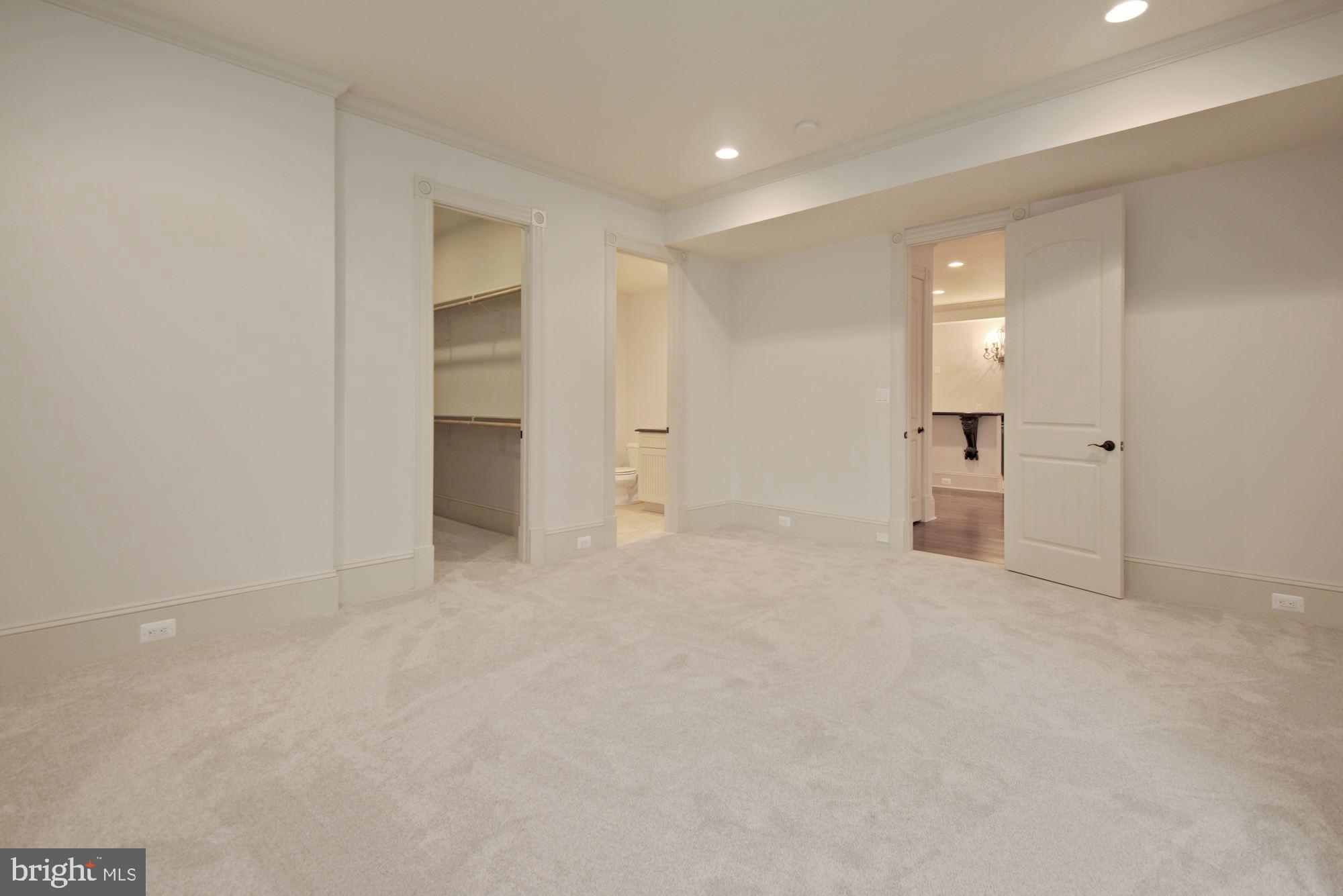 CREIGHTON FARMS - Residential