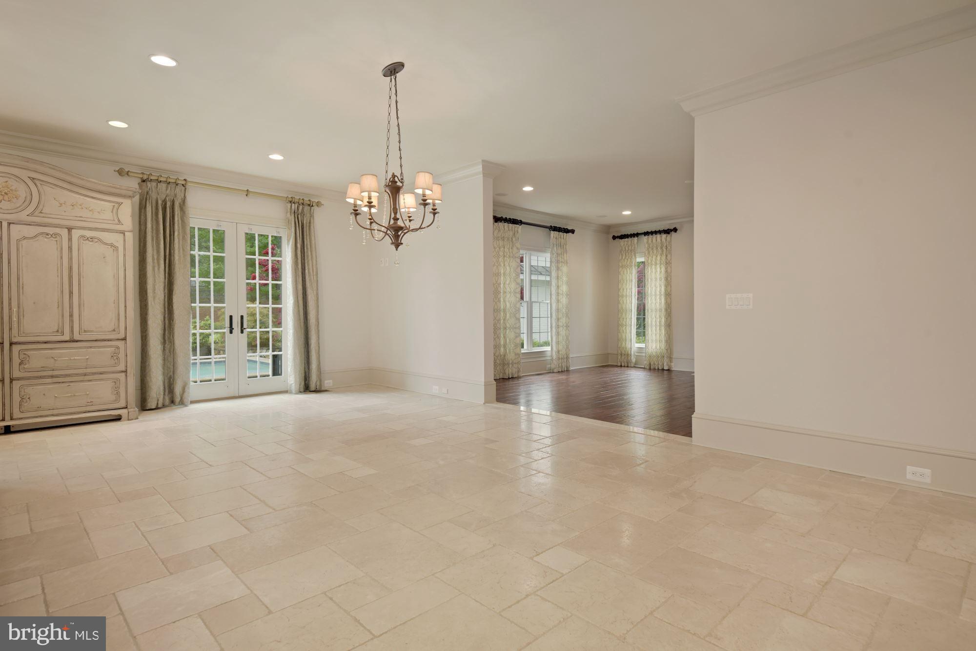 CREIGHTON FARMS - Residential