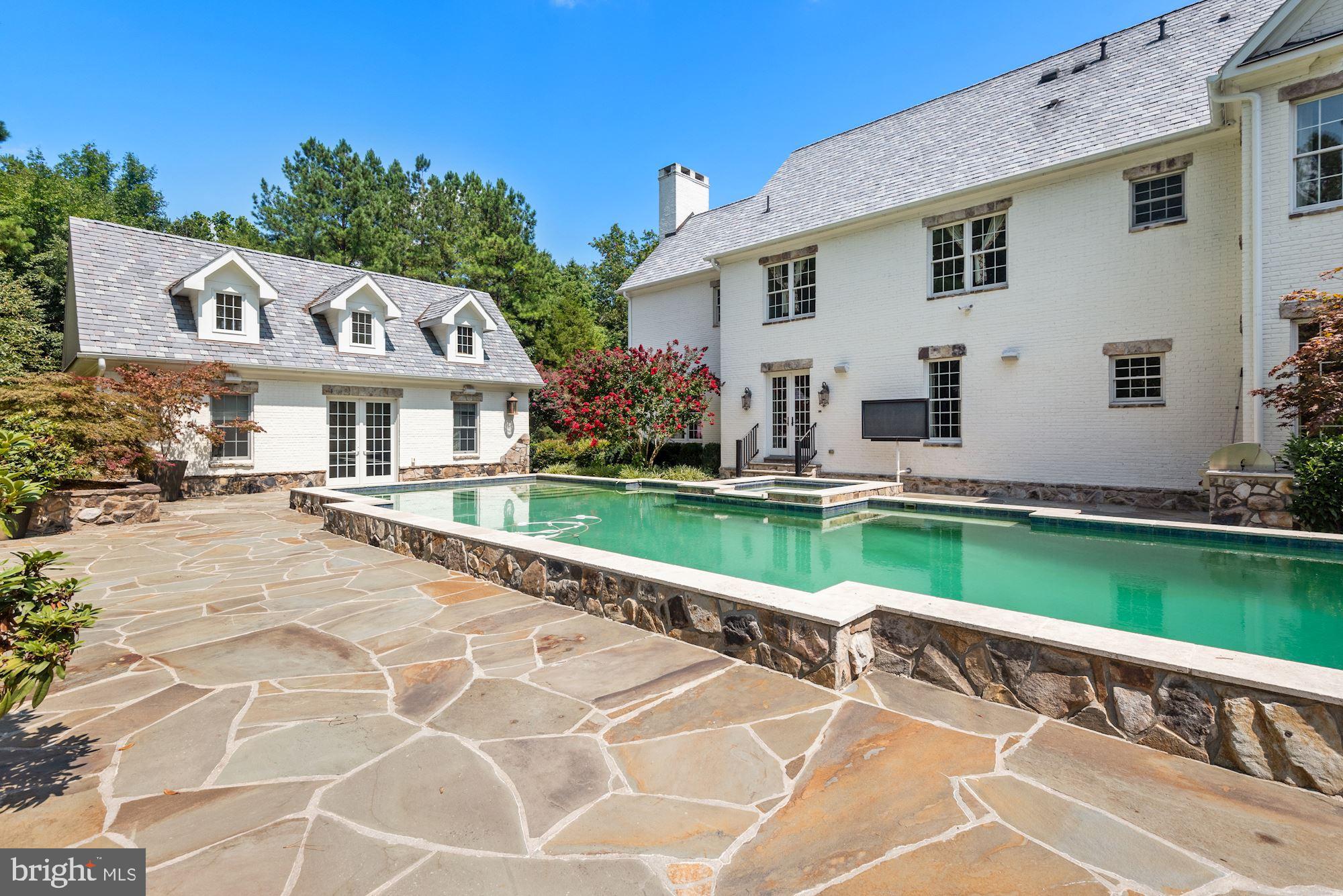 CREIGHTON FARMS - Residential