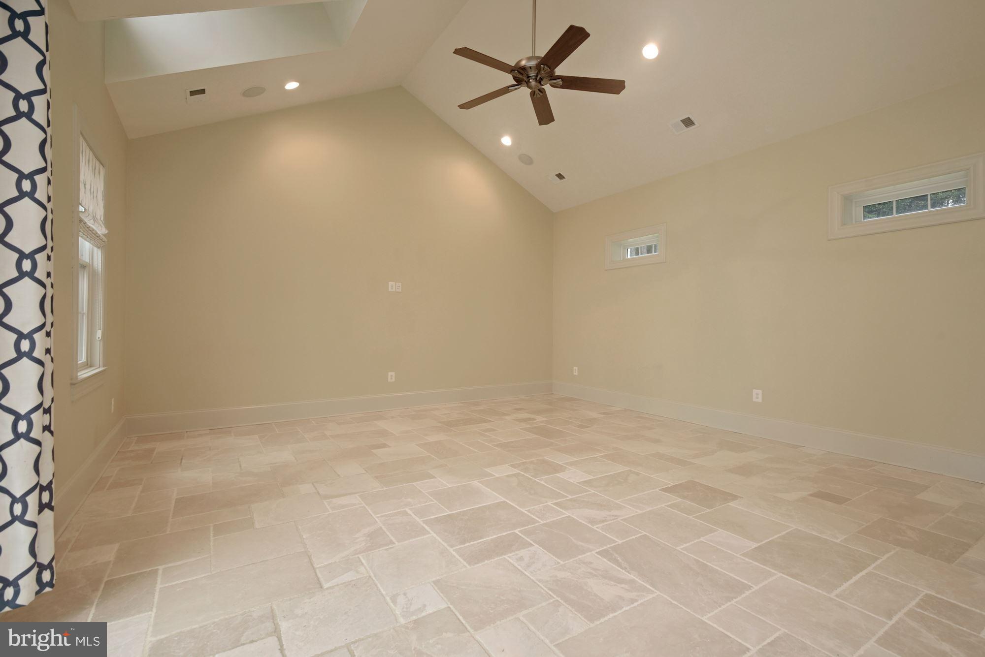 CREIGHTON FARMS - Residential