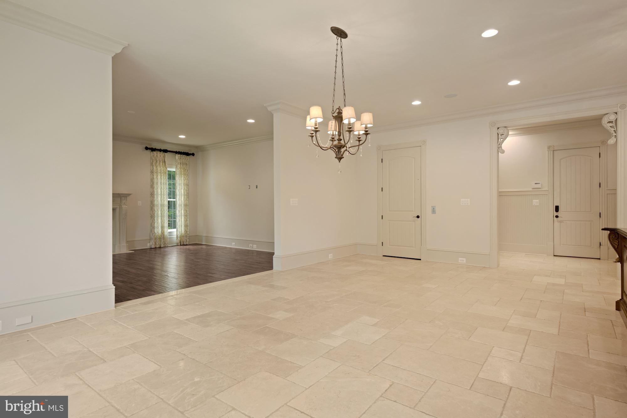 CREIGHTON FARMS - Residential