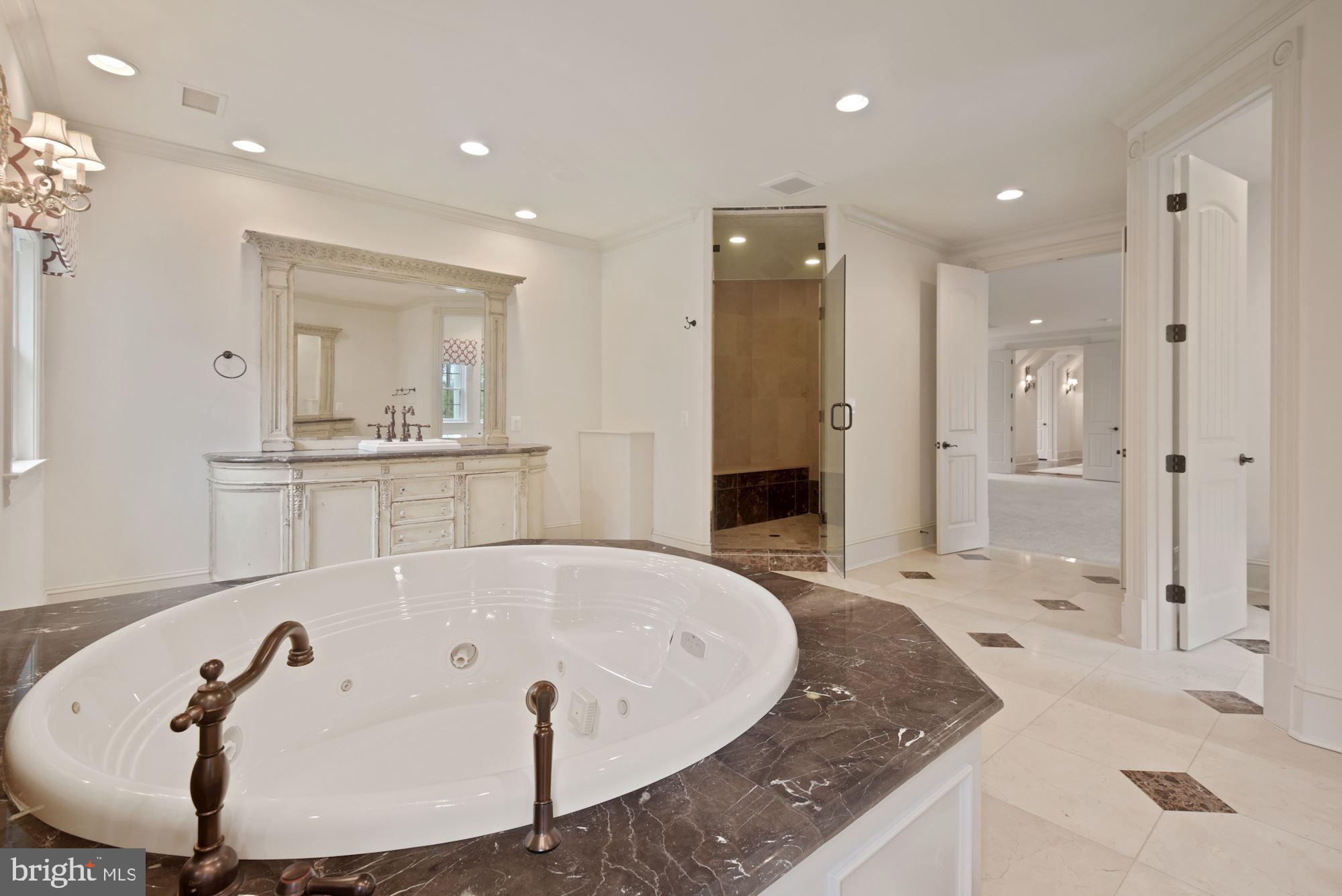 CREIGHTON FARMS - Residential