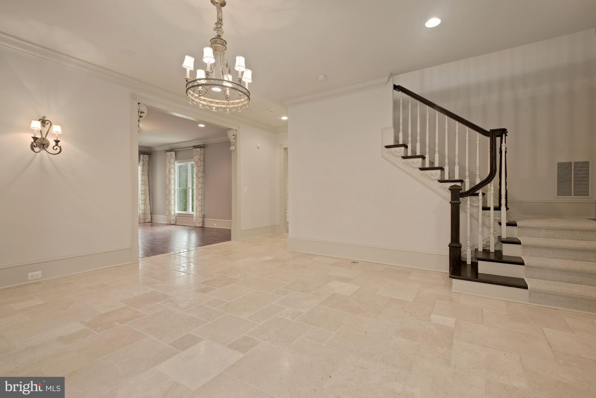 CREIGHTON FARMS - Residential