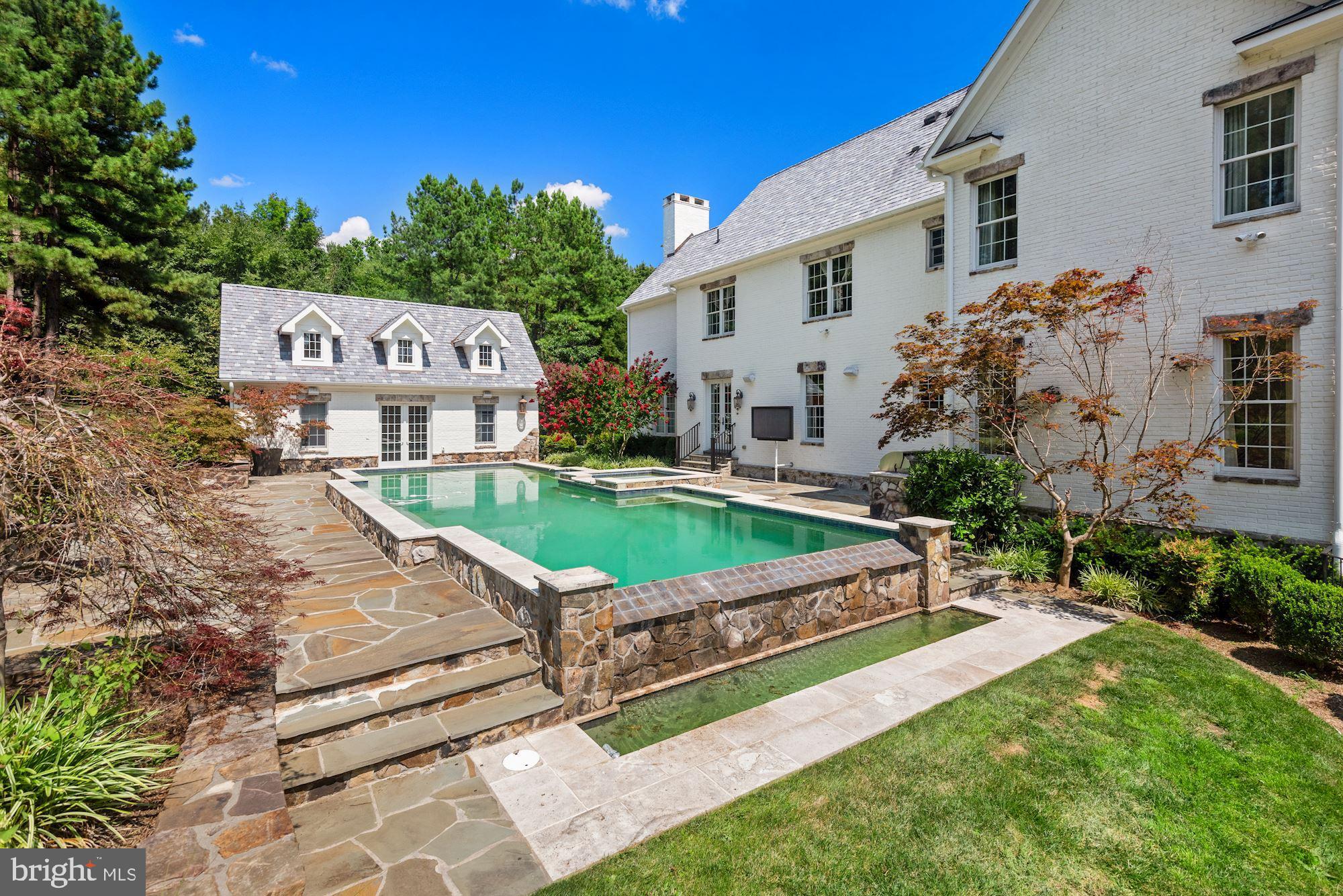 CREIGHTON FARMS - Residential