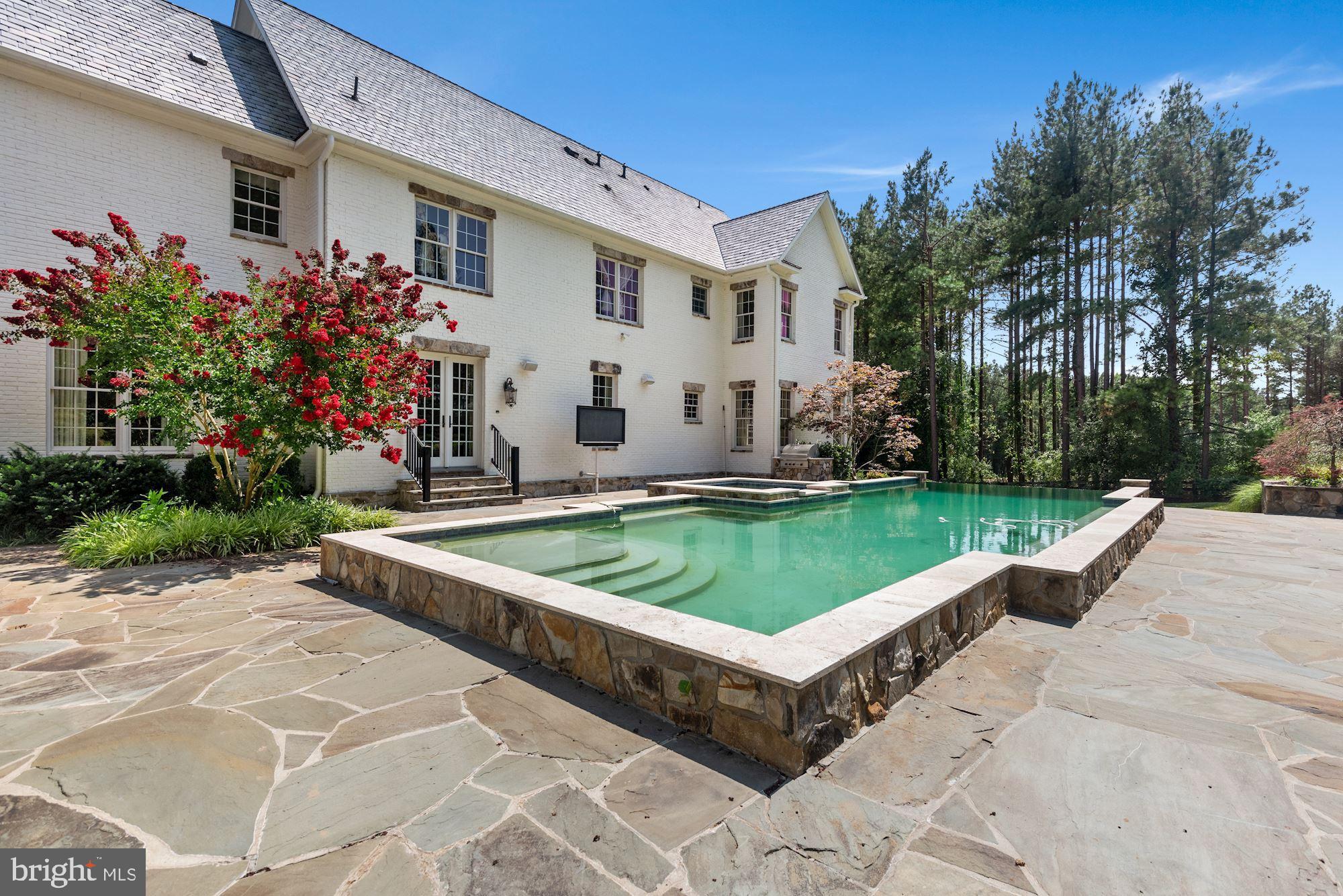 CREIGHTON FARMS - Residential