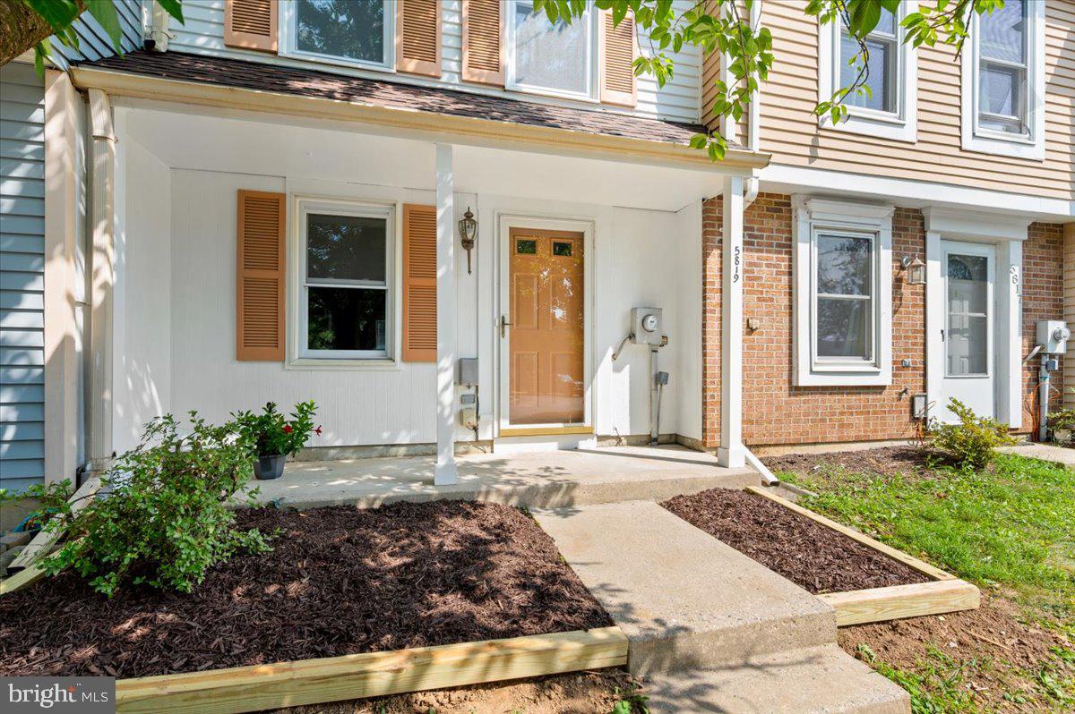 5819 DRAWBRIDGE COURT