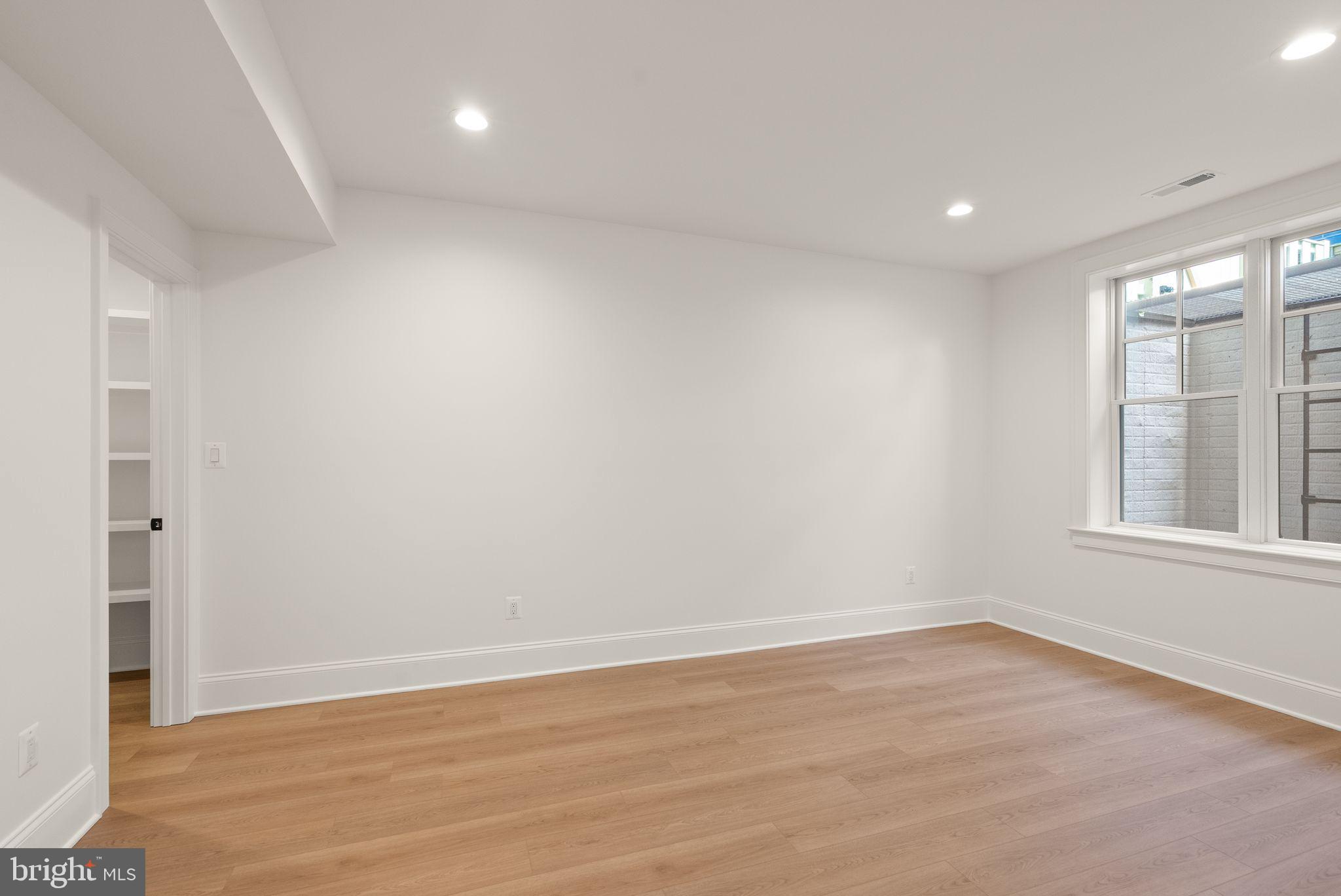 BROYHILL FOREST - Residential