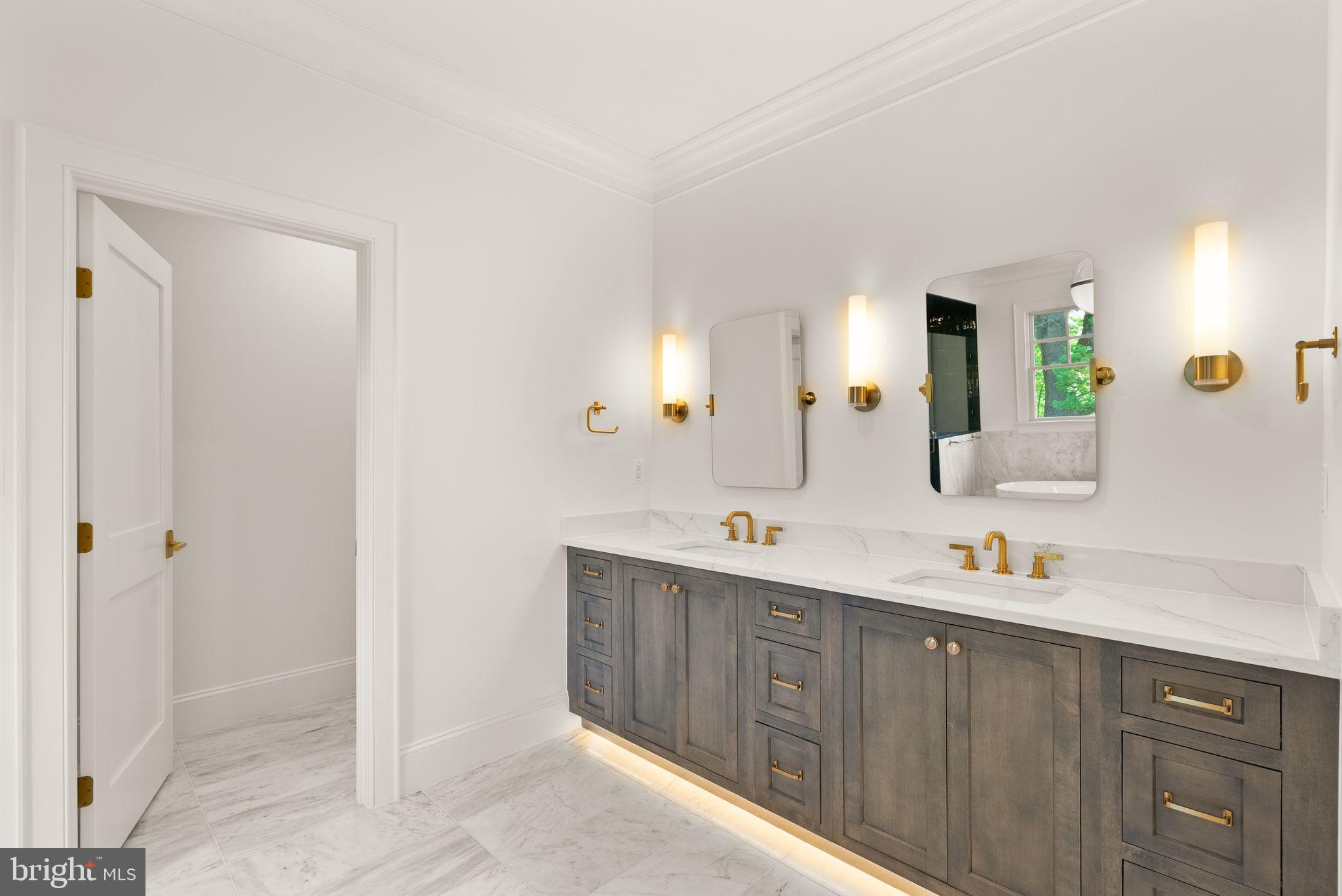 BROYHILL FOREST - Residential