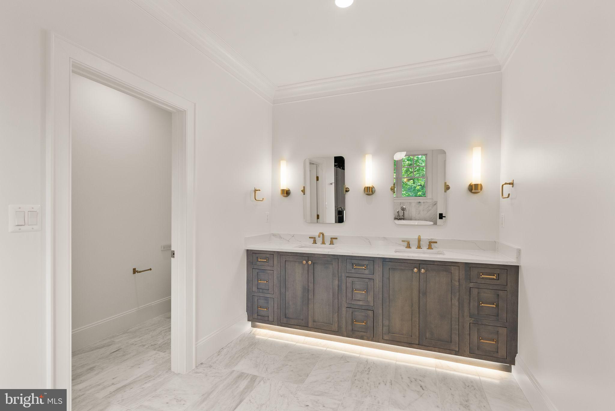 BROYHILL FOREST - Residential