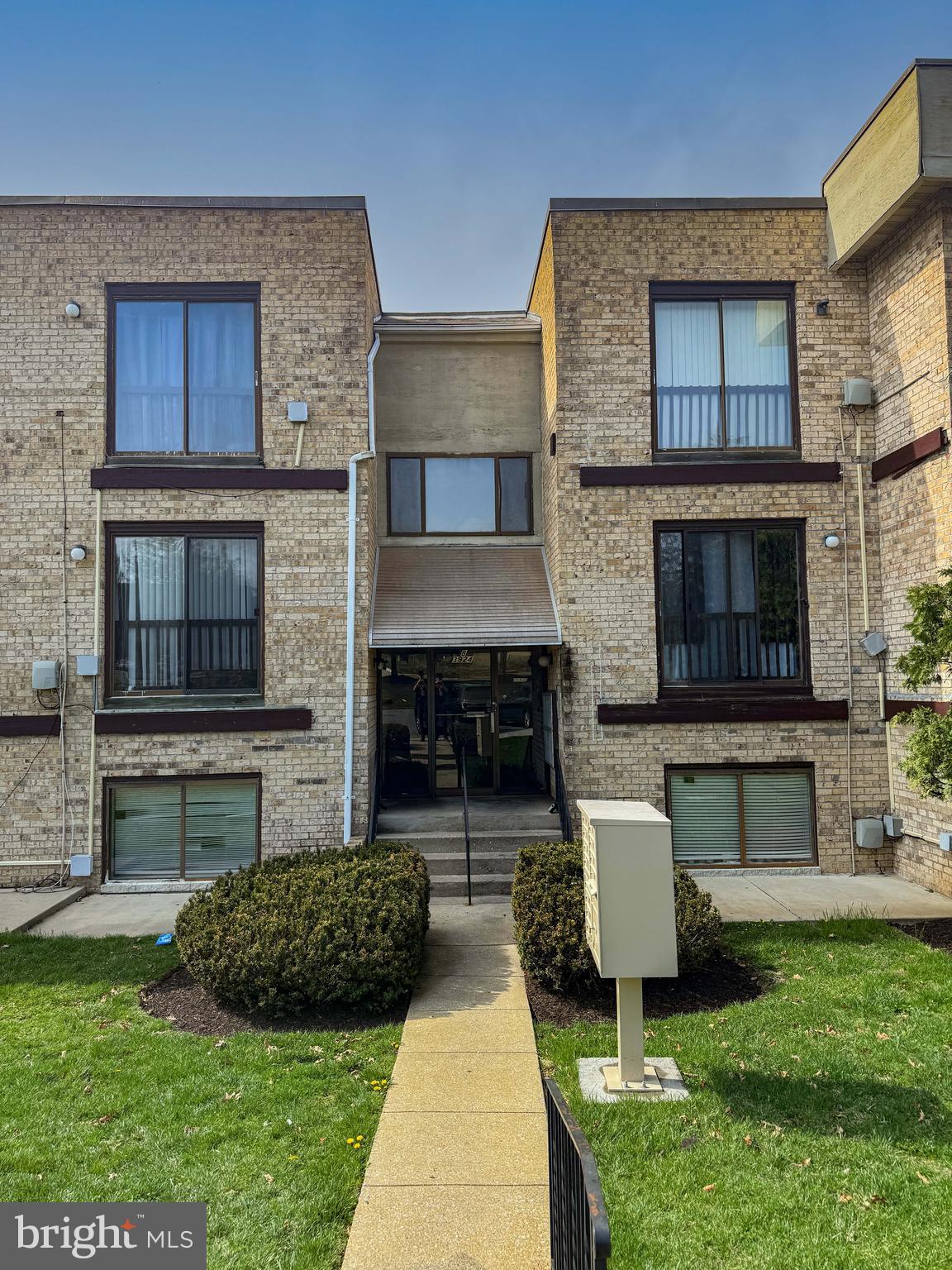 3924 ROLLING ROAD B-11