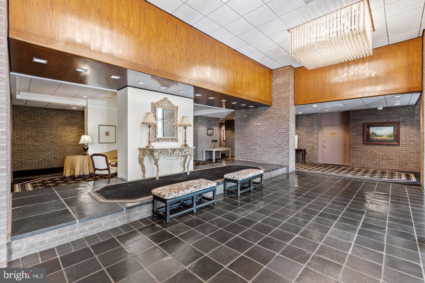 1800 OLD MEADOW ROAD 1204