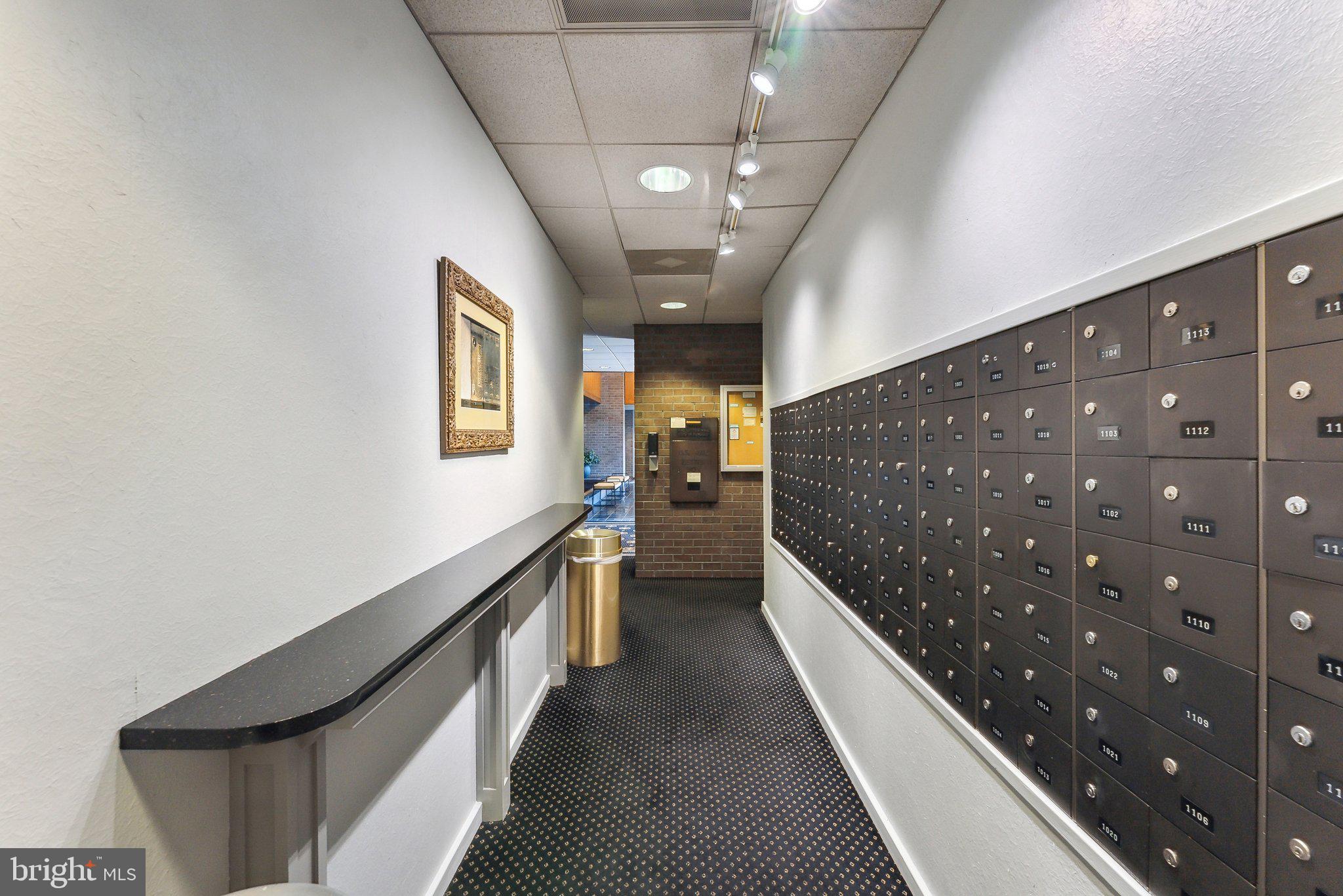 1800 OLD MEADOW ROAD 1204