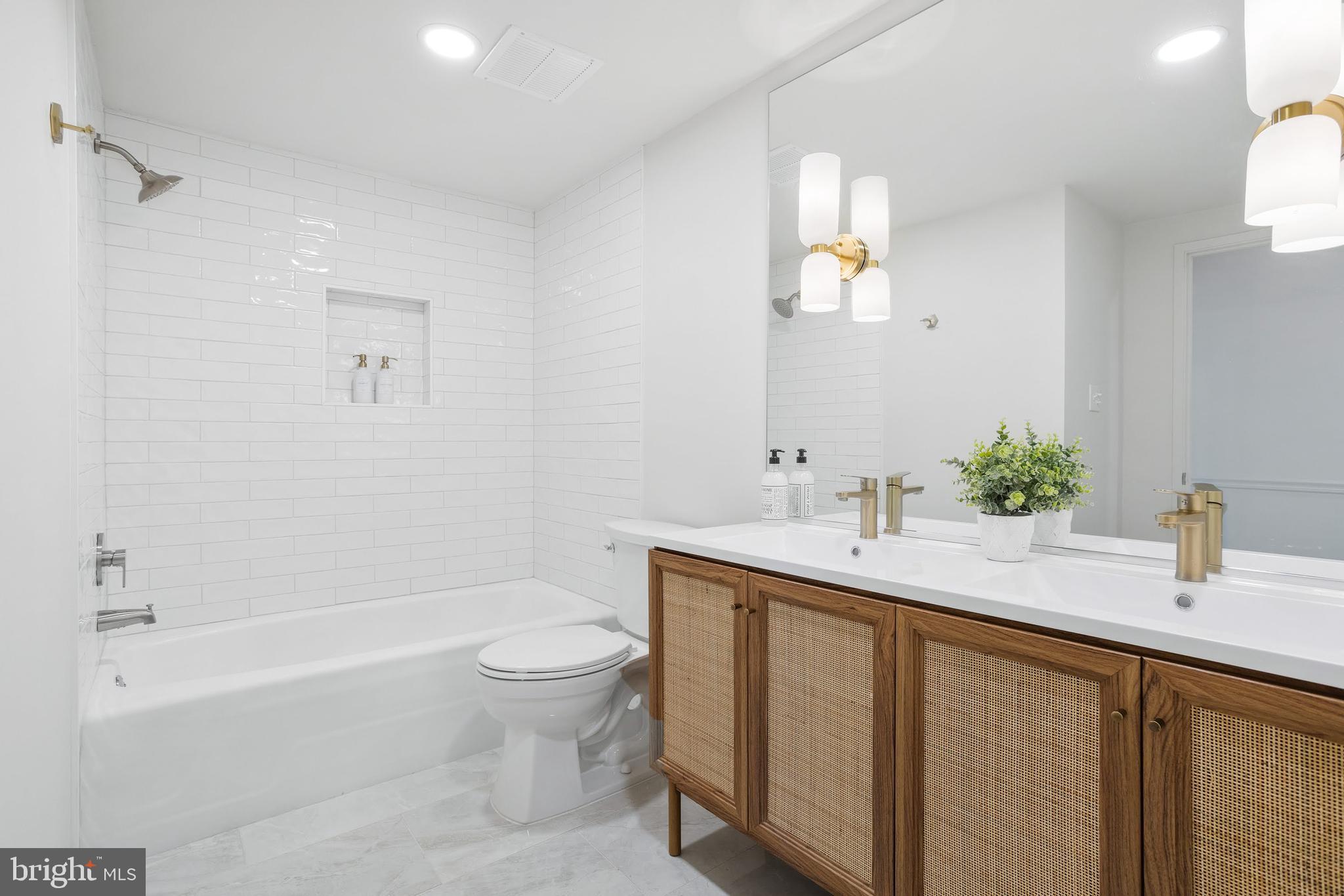 REGENCY AT MCLEAN - Residential