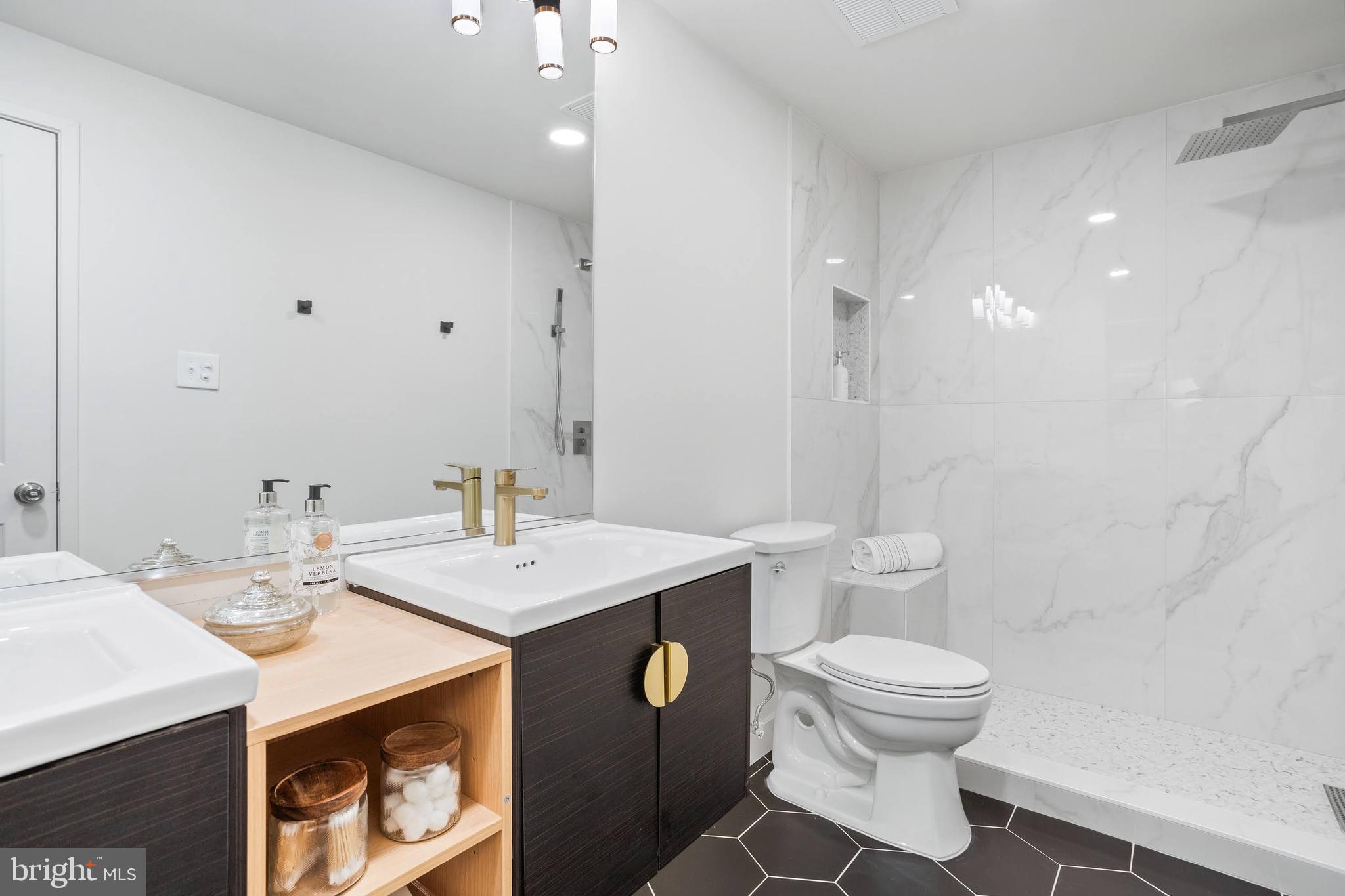 REGENCY AT MCLEAN - Residential