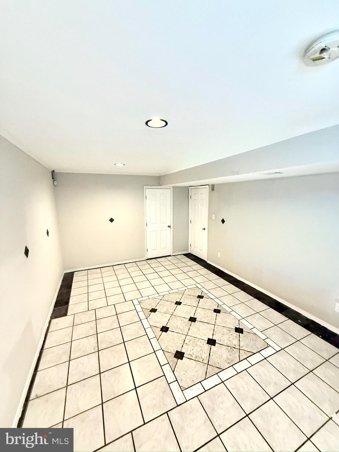 CATONSVILLE MANOR - Residential