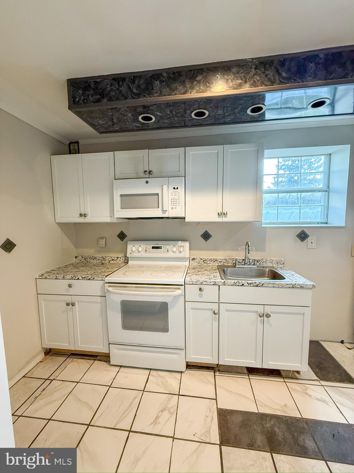 CATONSVILLE MANOR - Residential