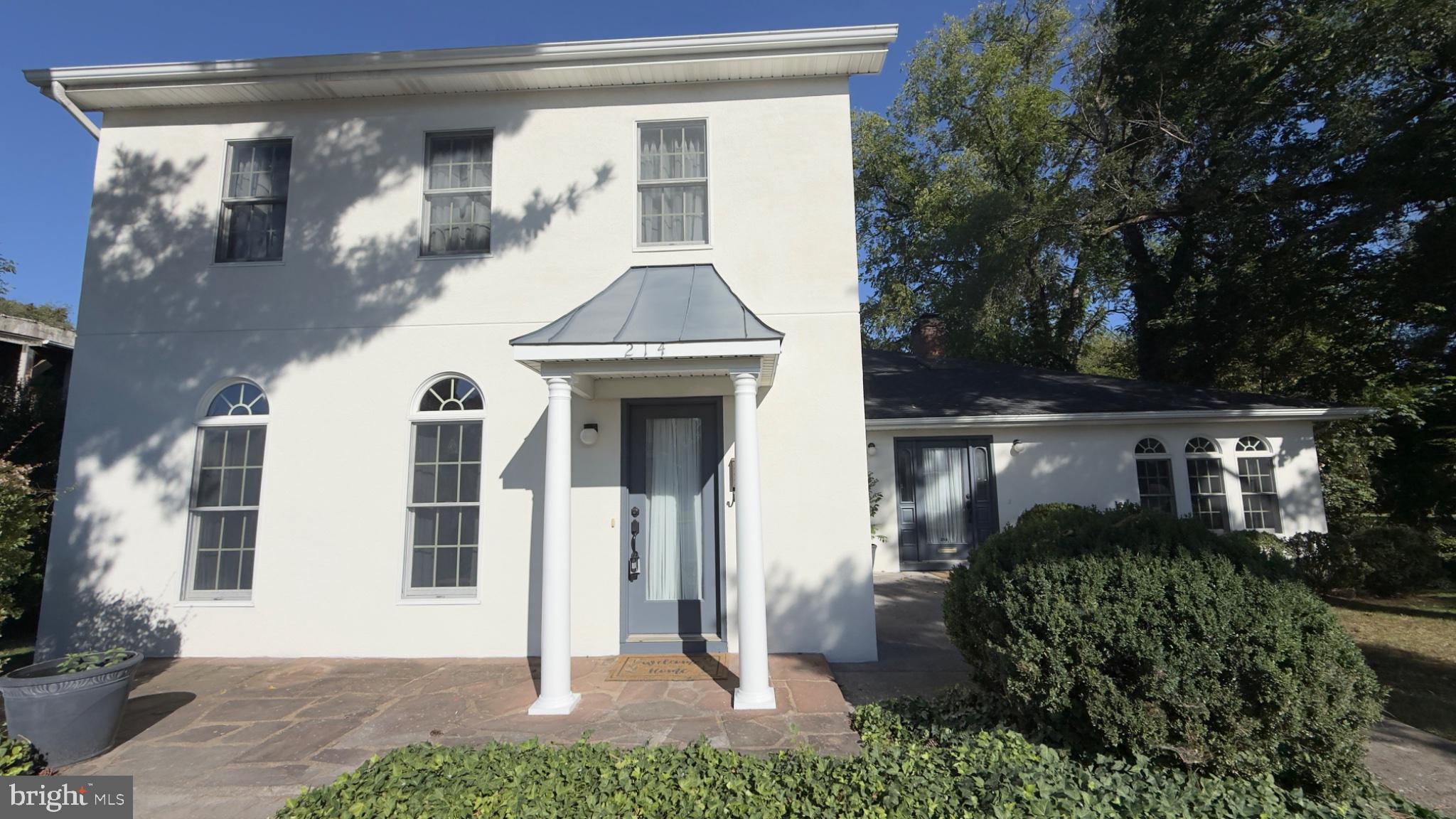 214 S ROYAL AVENUE