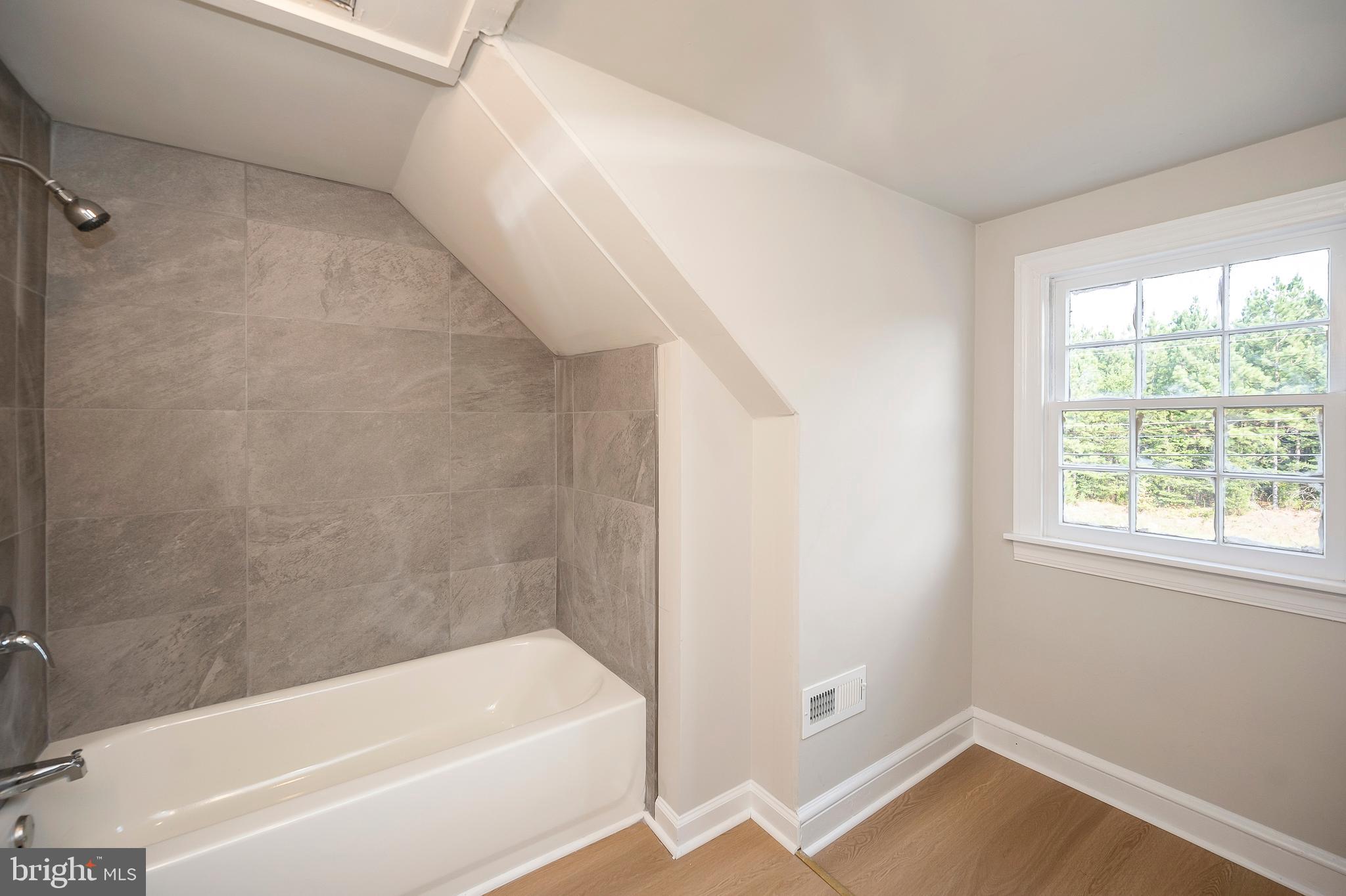 LOUISA - Residential