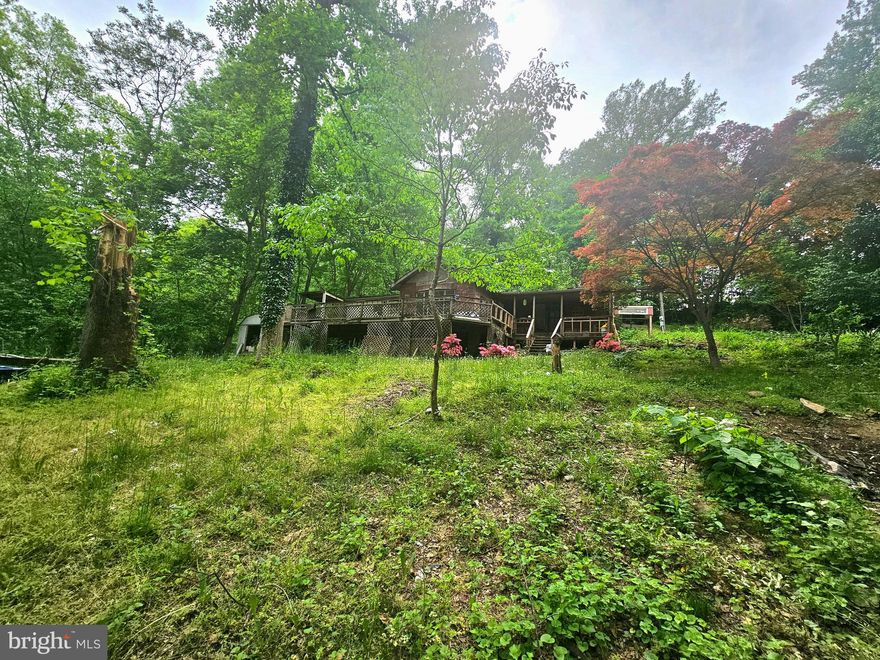 HIGHEST AND BEST DUE BY MONDAY 5/19 @ NOON!
Investor special! This property is perfect for a handyman wanting to get into a cheap rental property or someone looking for a beautiful, private lot to build their new home on. While this property in in an established neighborhood it is very quiet and no neighbors can be seen from the property! Currently the home is 2 bed 1 bath but it could very easily become a 3 bedroom. Schedule your showing today and see the potential for yourself!
Being sold strictly as-is