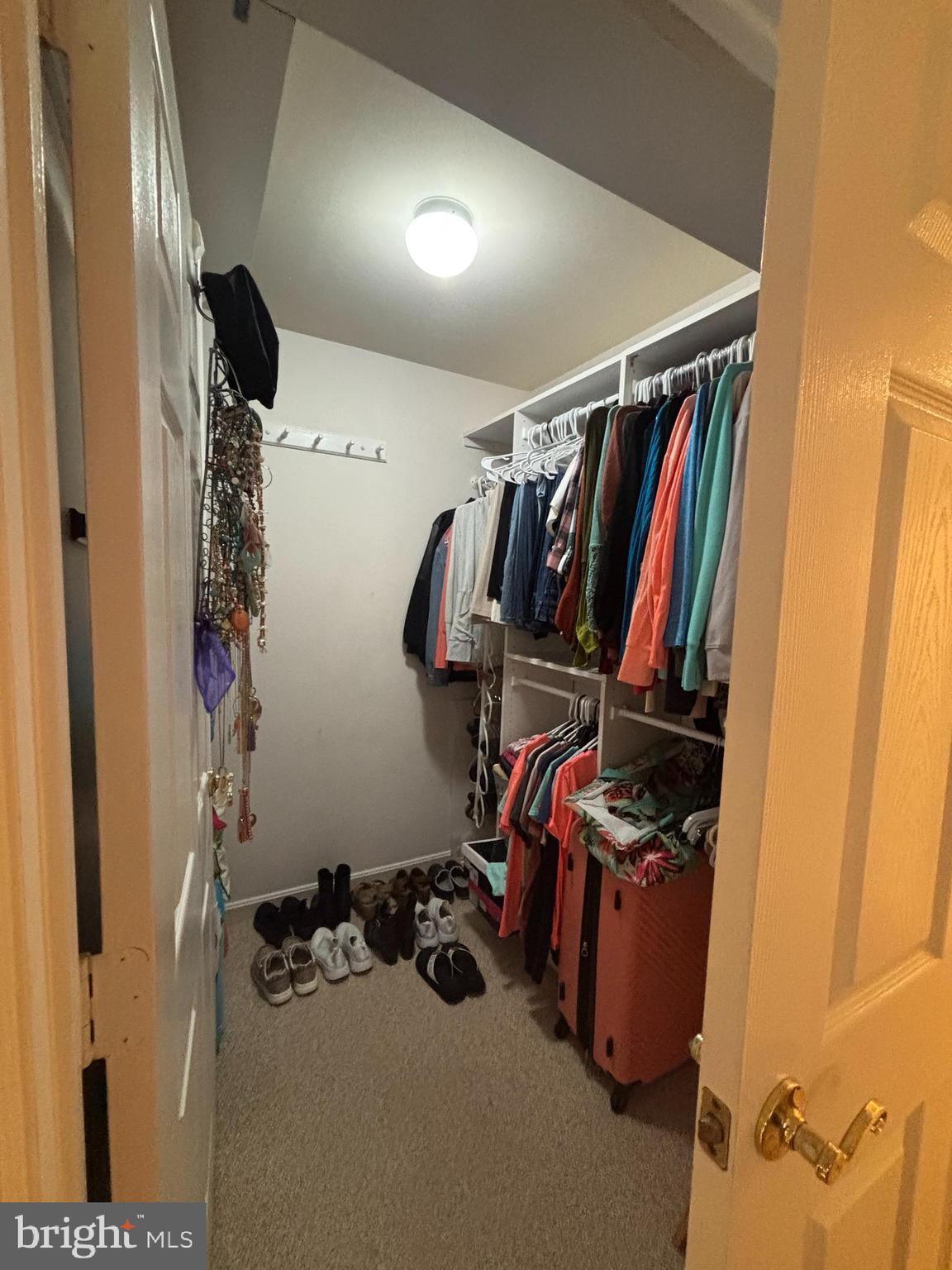 LAUREL WOODS - Residential Lease