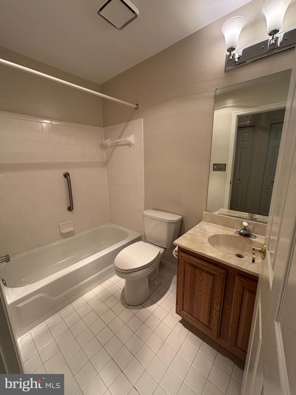 LAUREL WOODS - Residential Lease