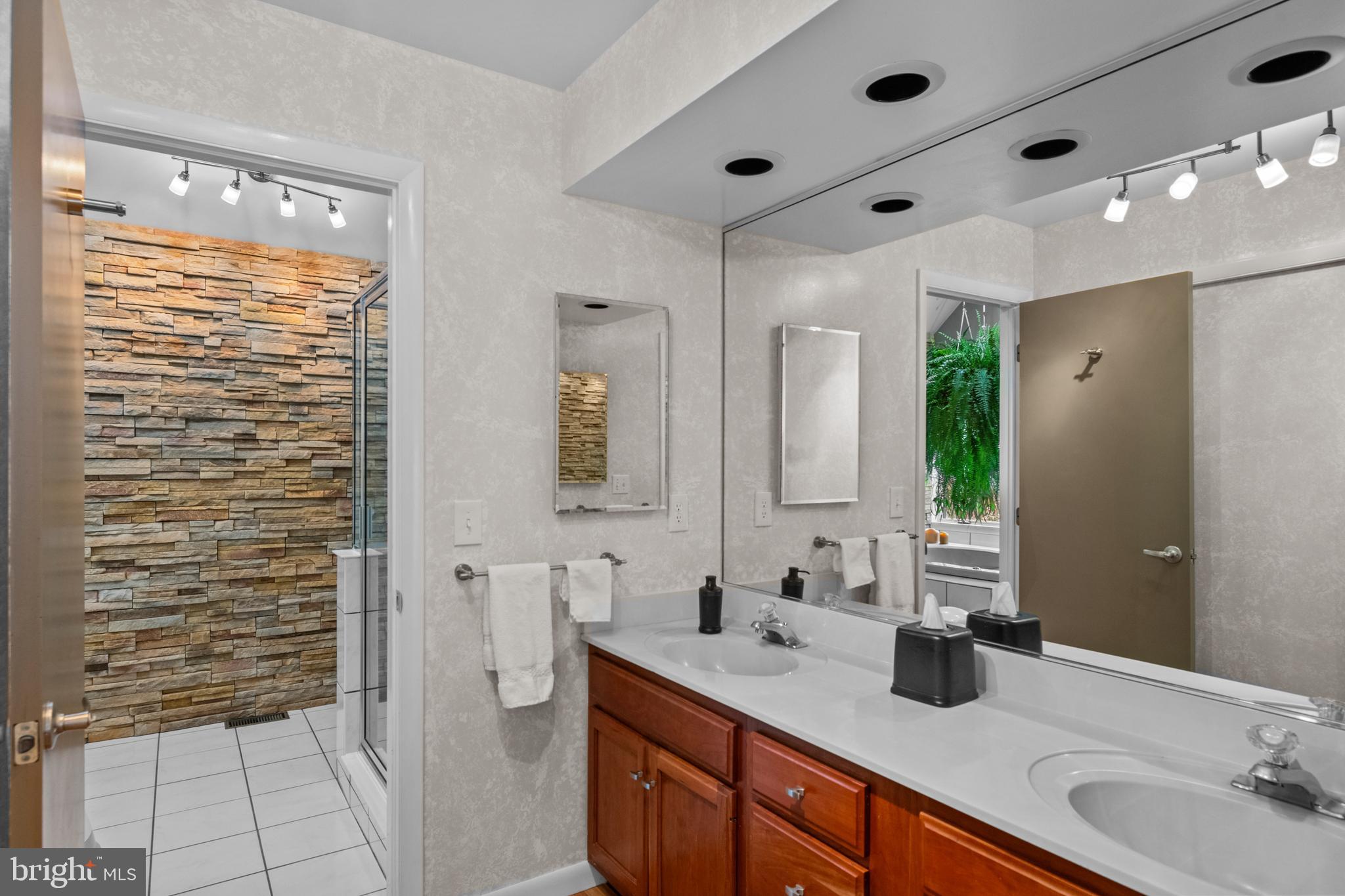 THE VINEYARDS - Residential