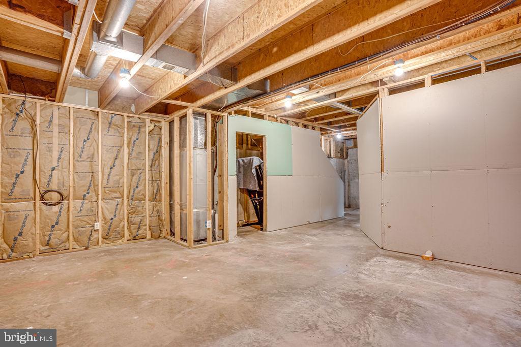 TOWNS OF FOREST HILLS - Residential Lease