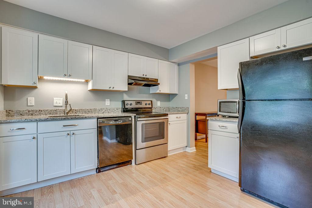 TOWNS OF FOREST HILLS - Residential Lease