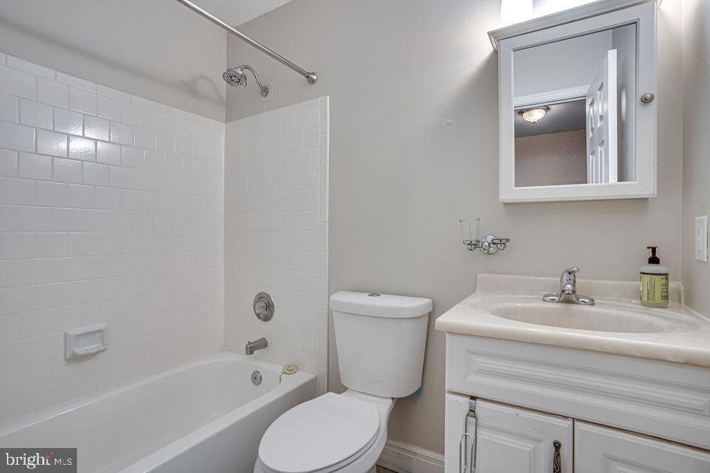 TOWNS OF FOREST HILLS - Residential Lease