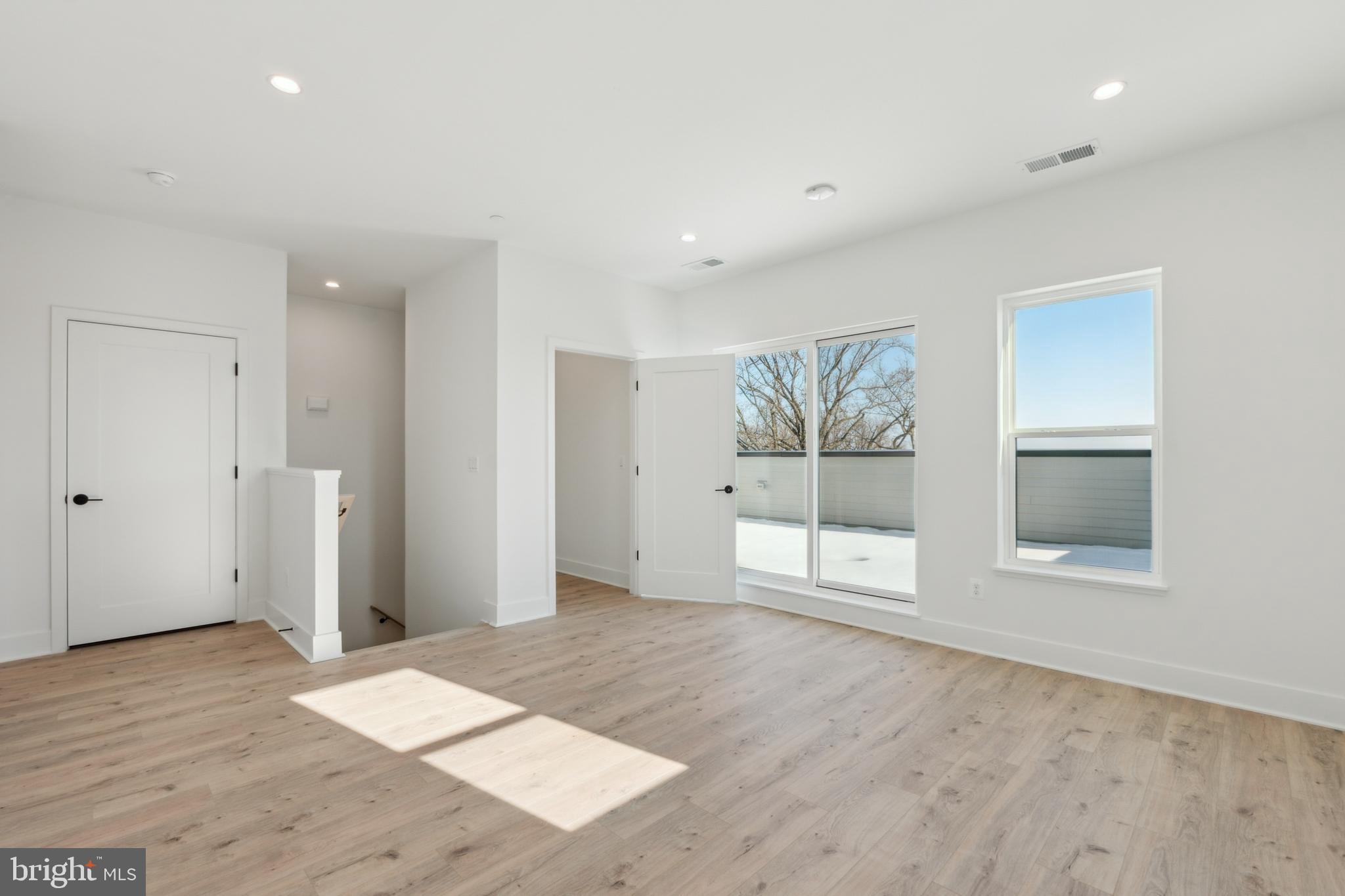 TYSONS RIDGE - Residential Lease