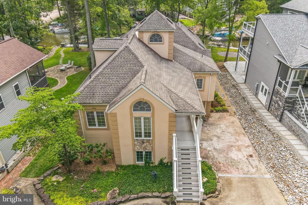 Photo of 112 Confederate Circle, LOCUST GROVE, VA 22508 (MLS # VAOR2013686)