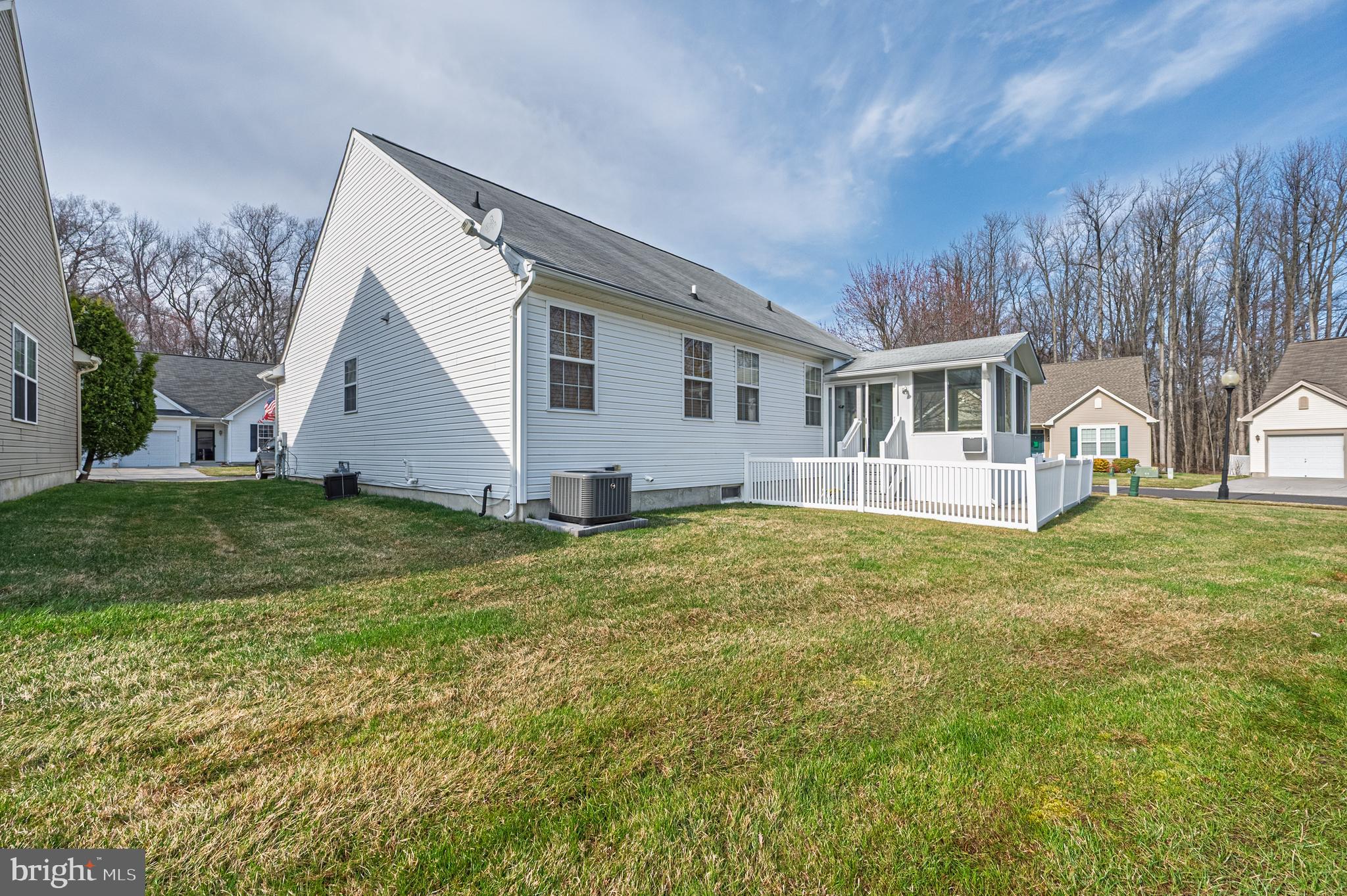 607 HIDDEN OAKS DRIVE