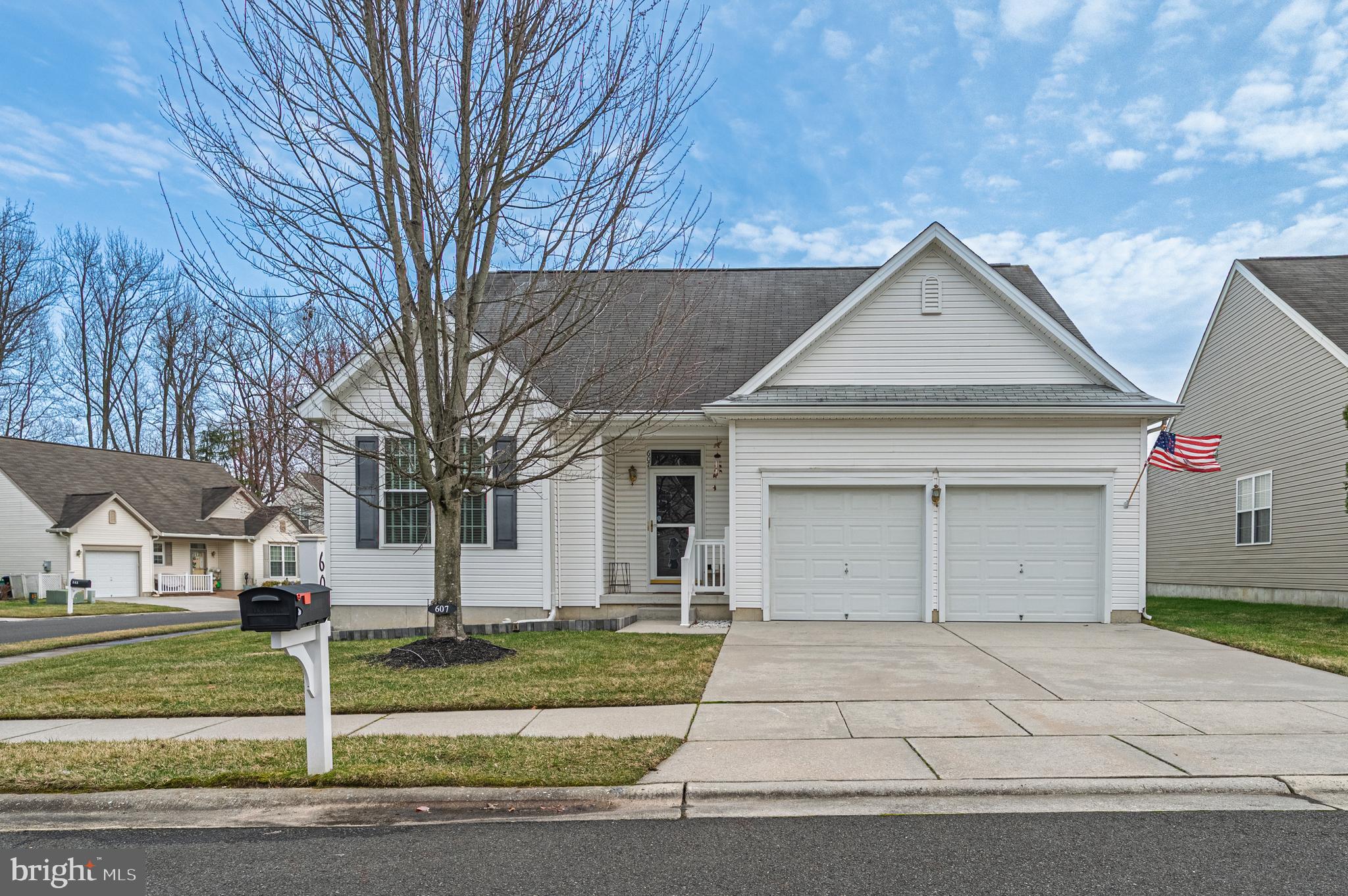 607 HIDDEN OAKS DRIVE