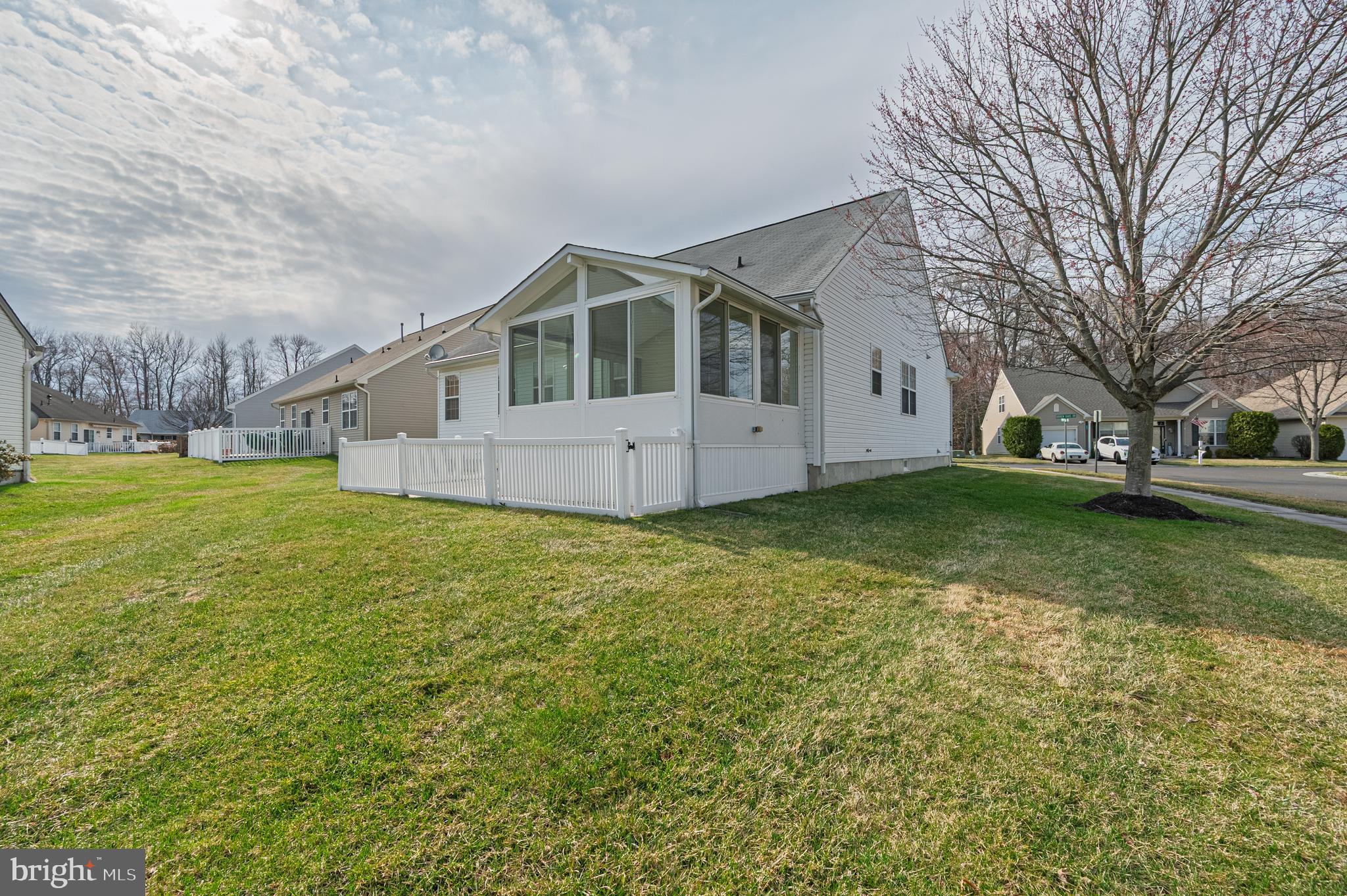 607 HIDDEN OAKS DRIVE