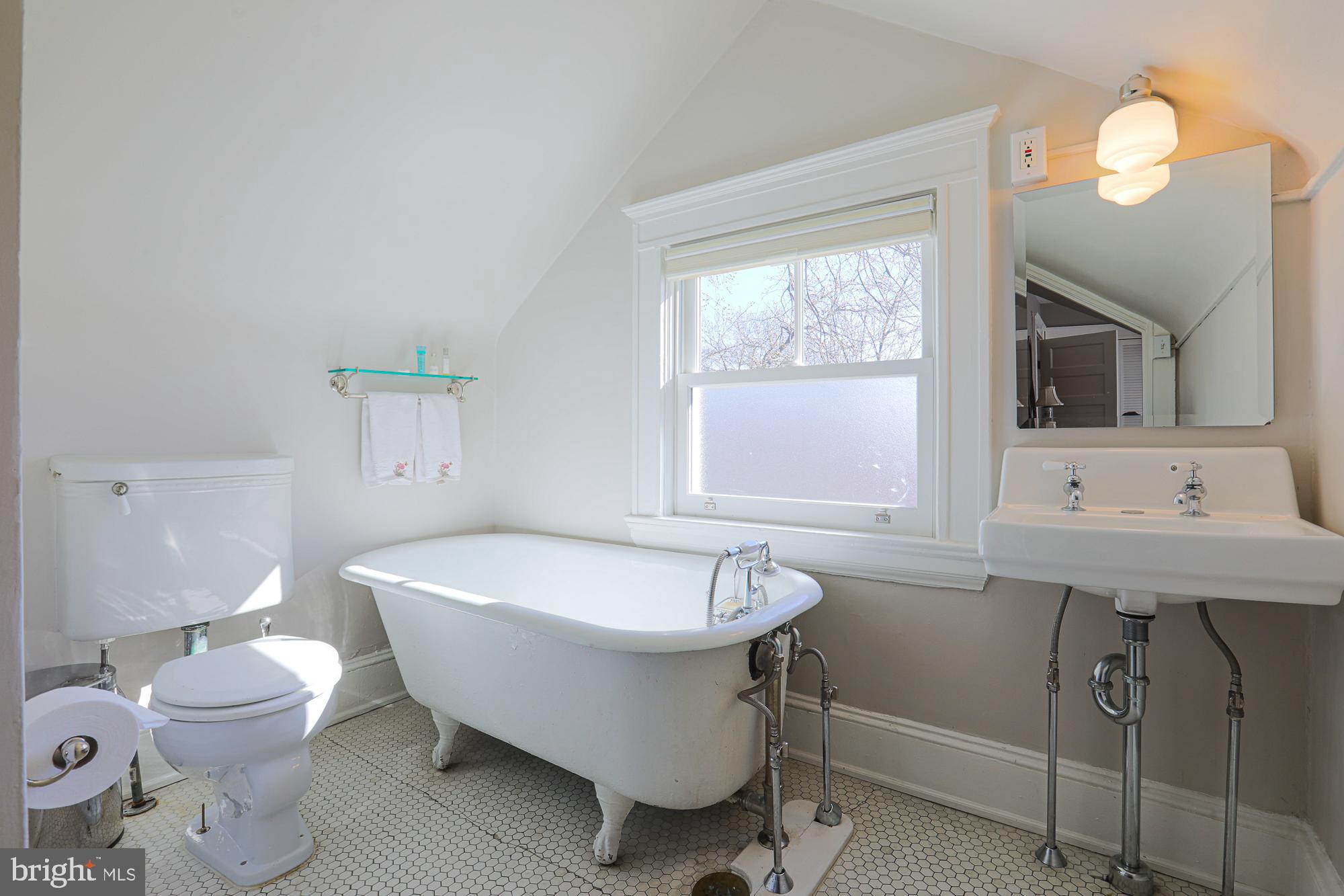 ROLAND PARK - Residential