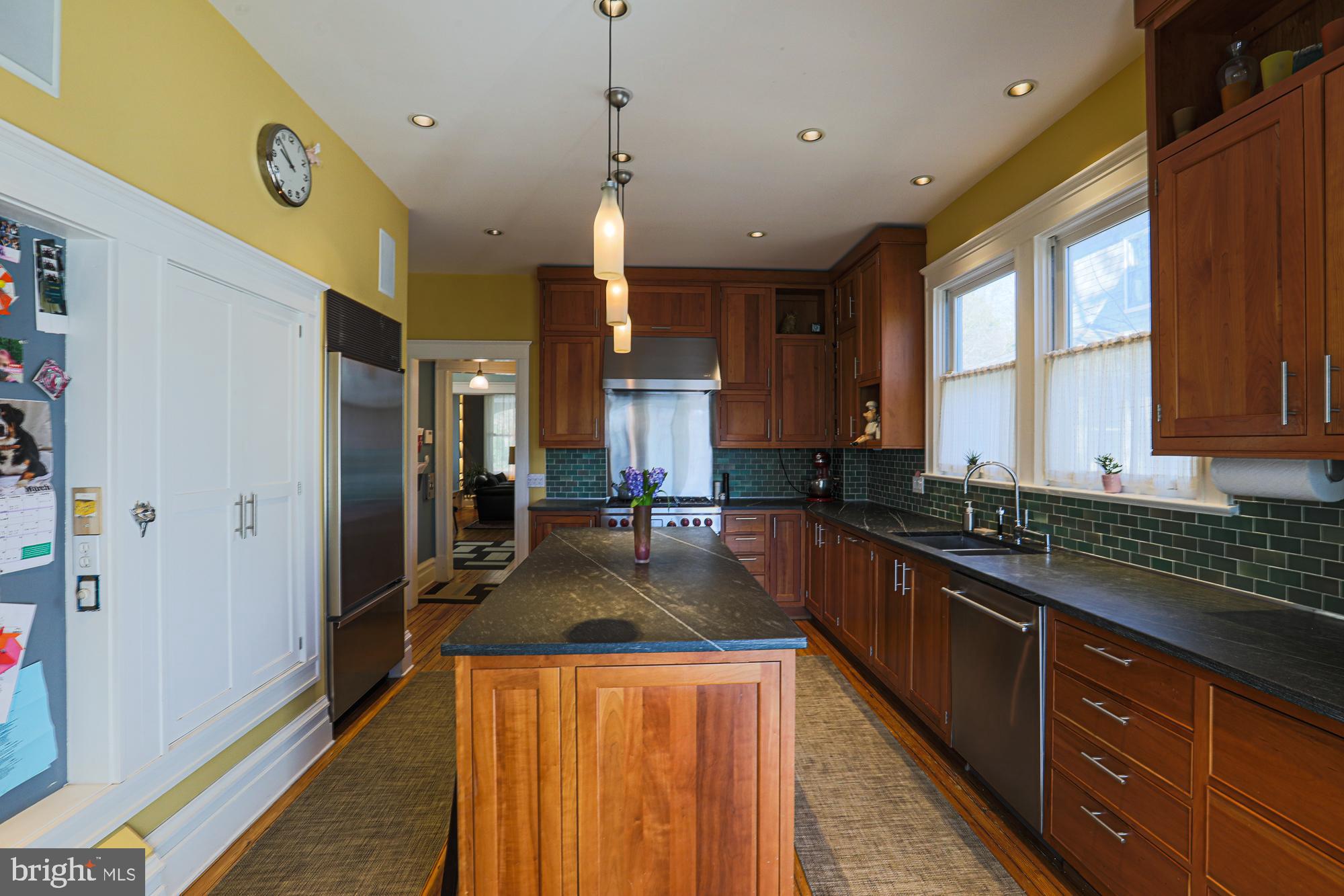 ROLAND PARK - Residential