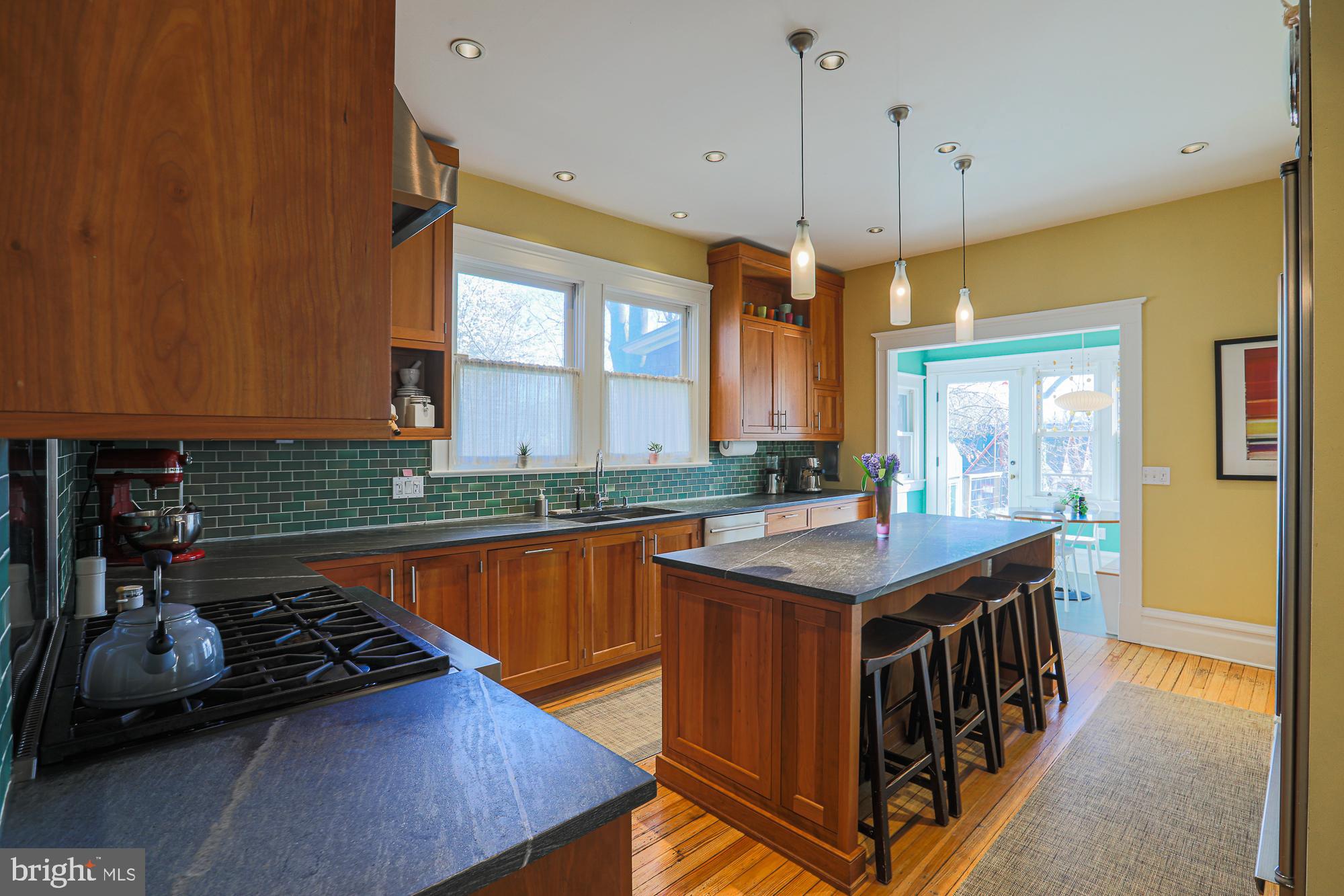 ROLAND PARK - Residential