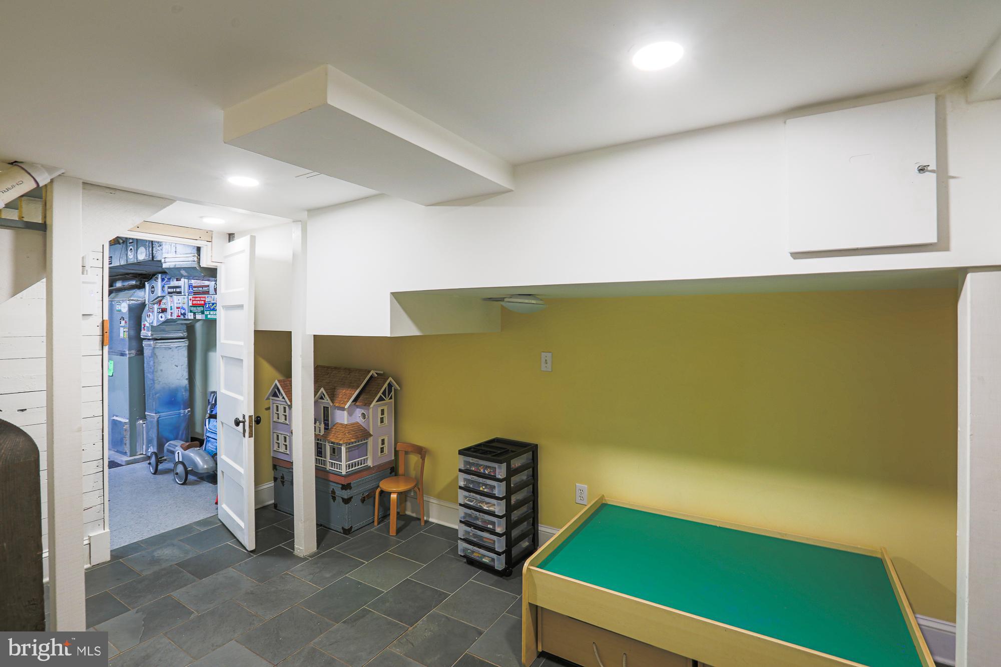 ROLAND PARK - Residential