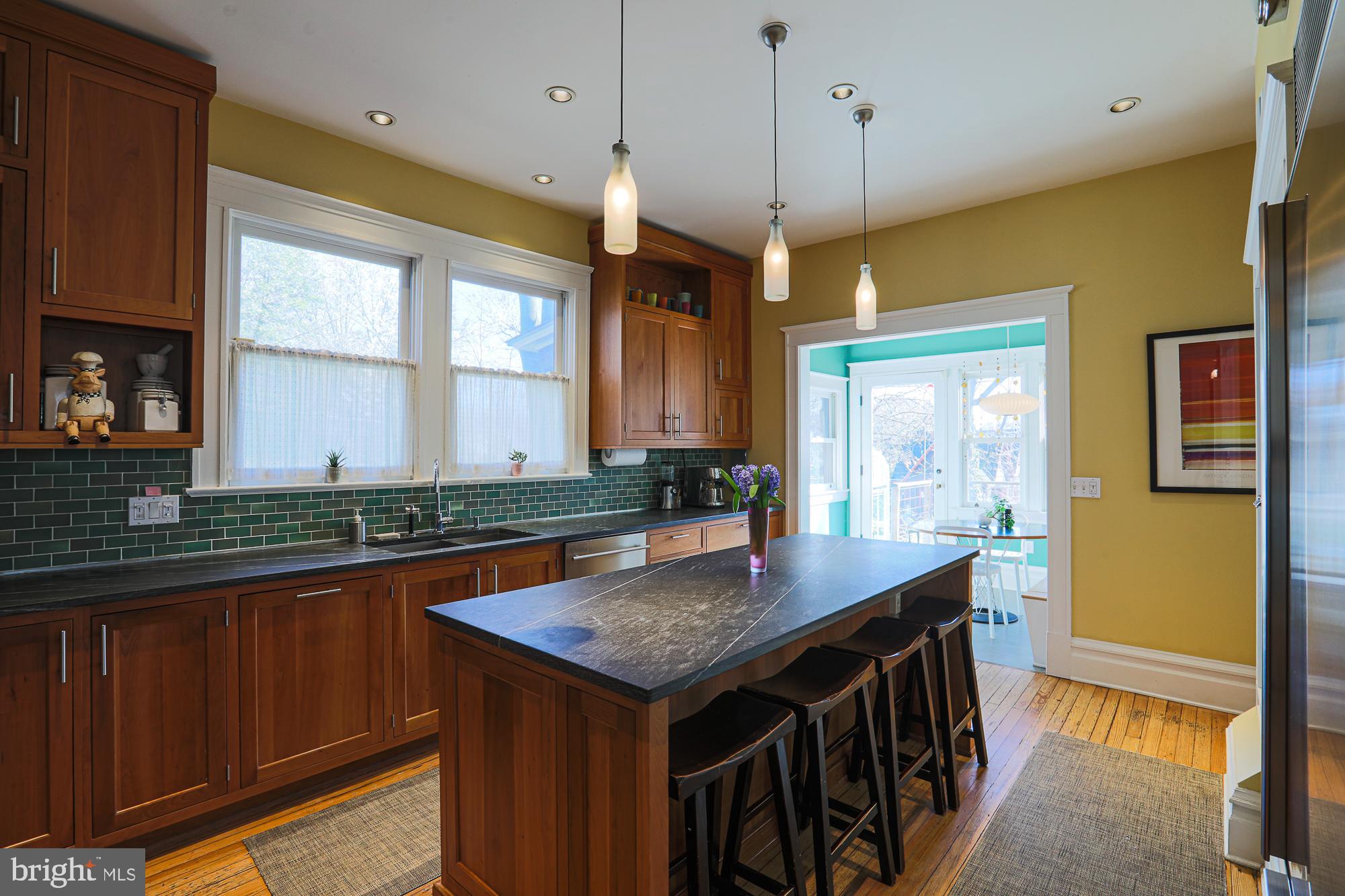 ROLAND PARK - Residential