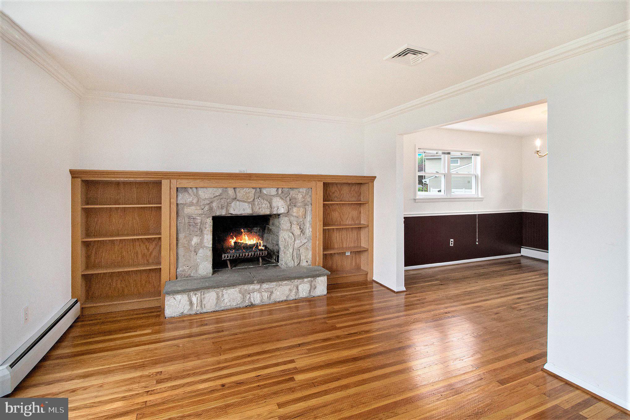 1075 OAKWOOD DRIVE