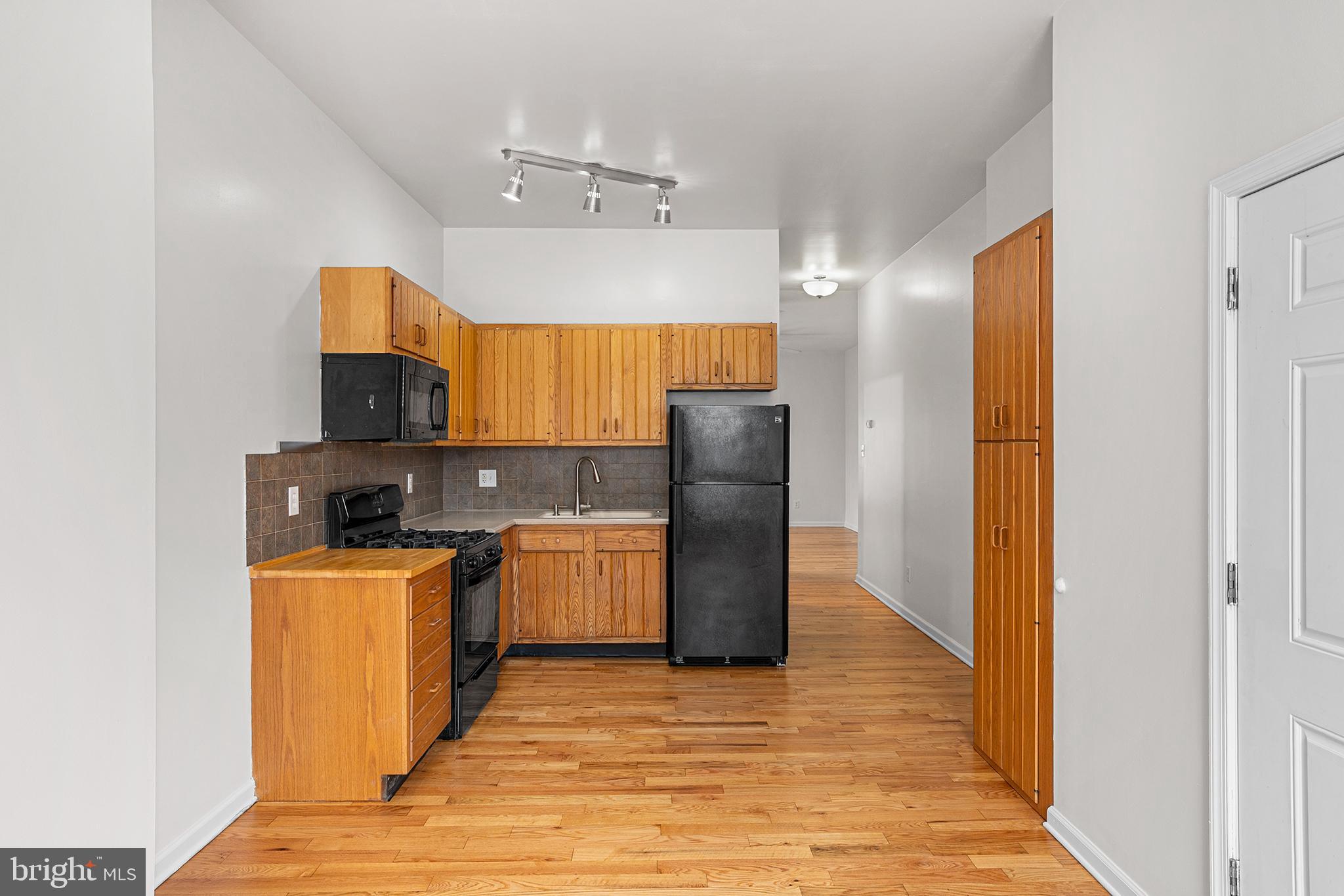 KENSINGTON - Residential Lease