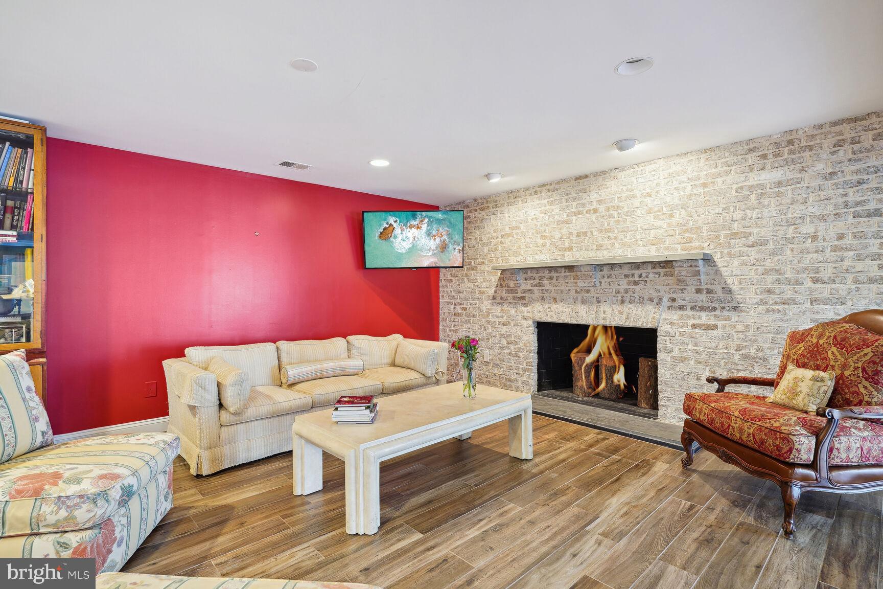 LAKE POTOMAC - Residential